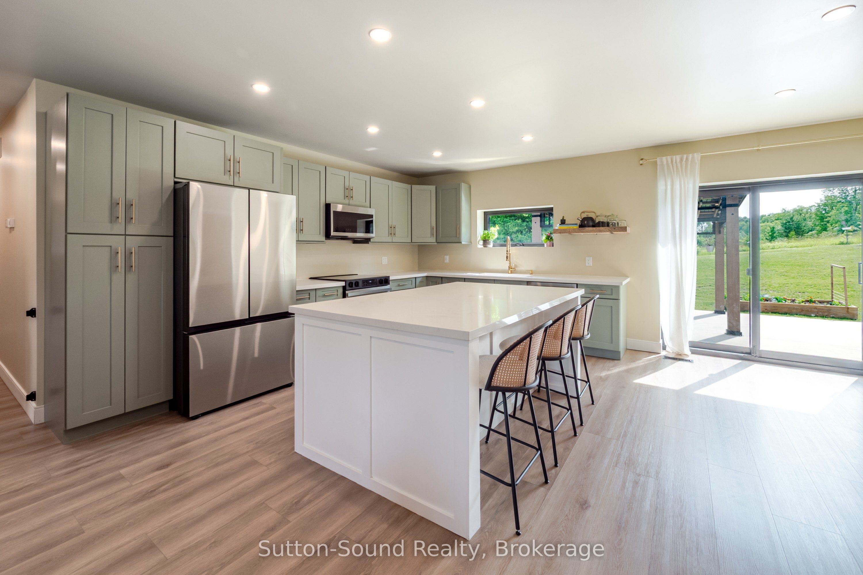 115 Gordon Street S Property Photo 16