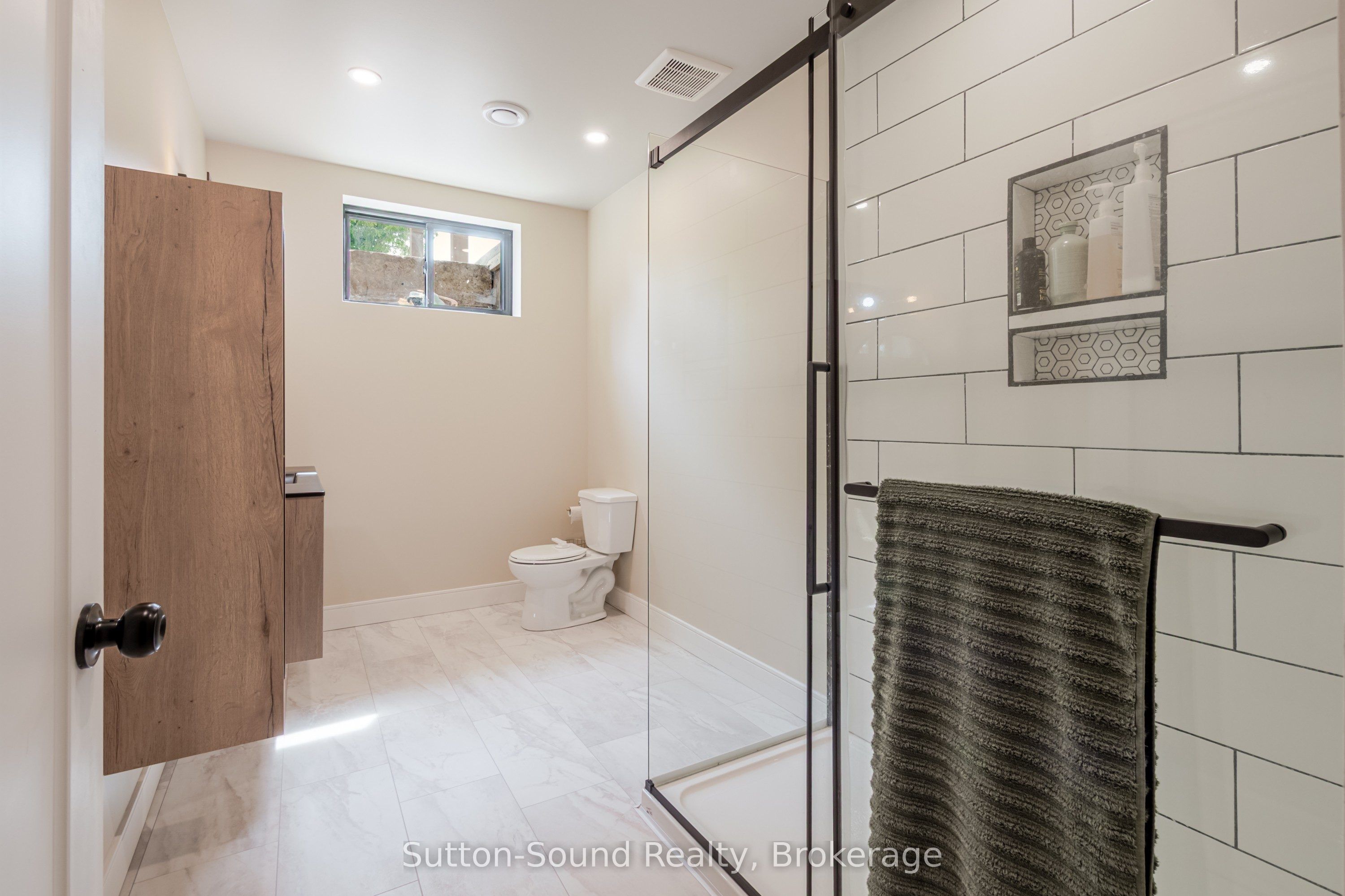 115 Gordon Street S Property Photo 35