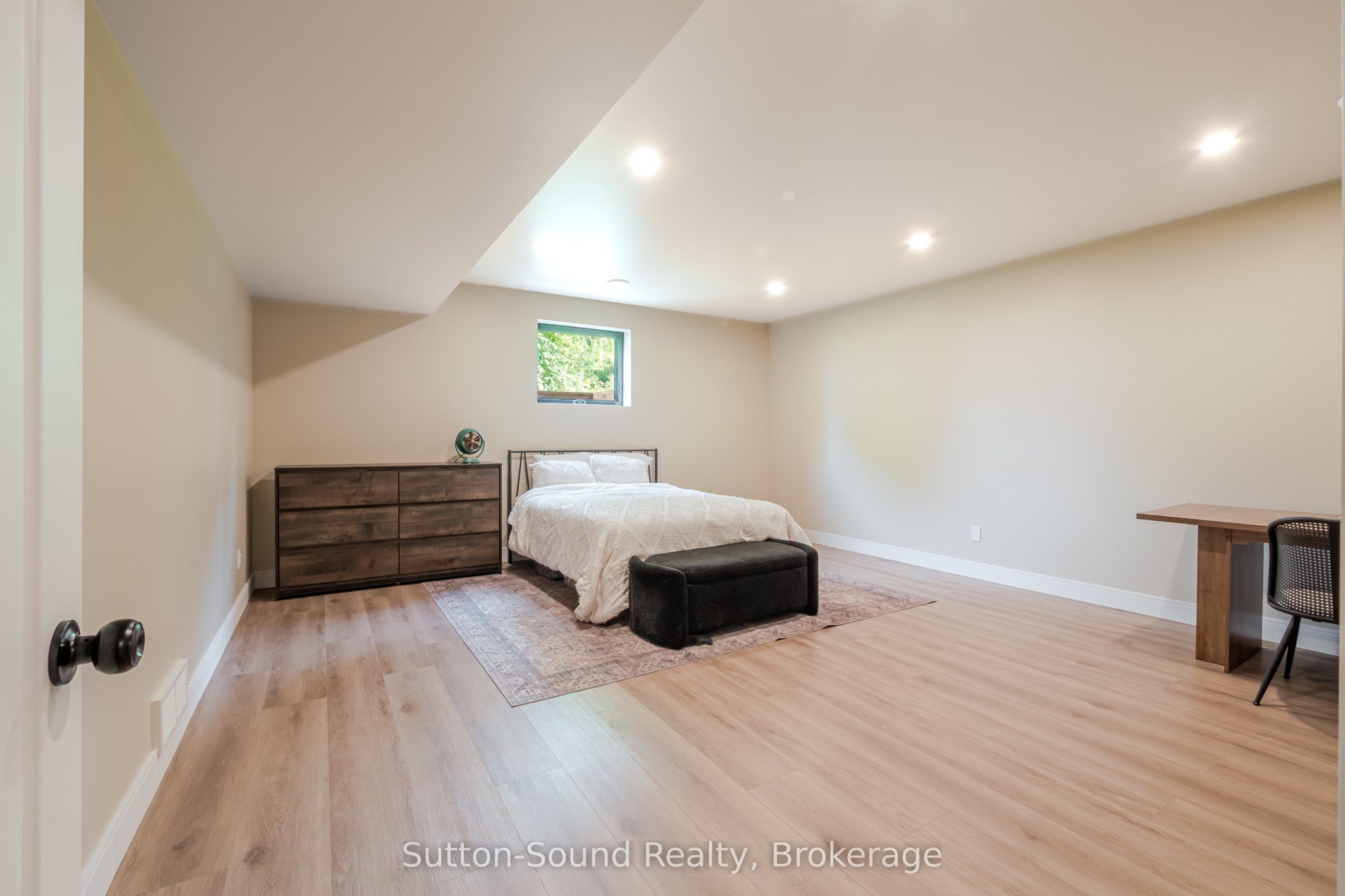 115 Gordon Street S Property Photo 37