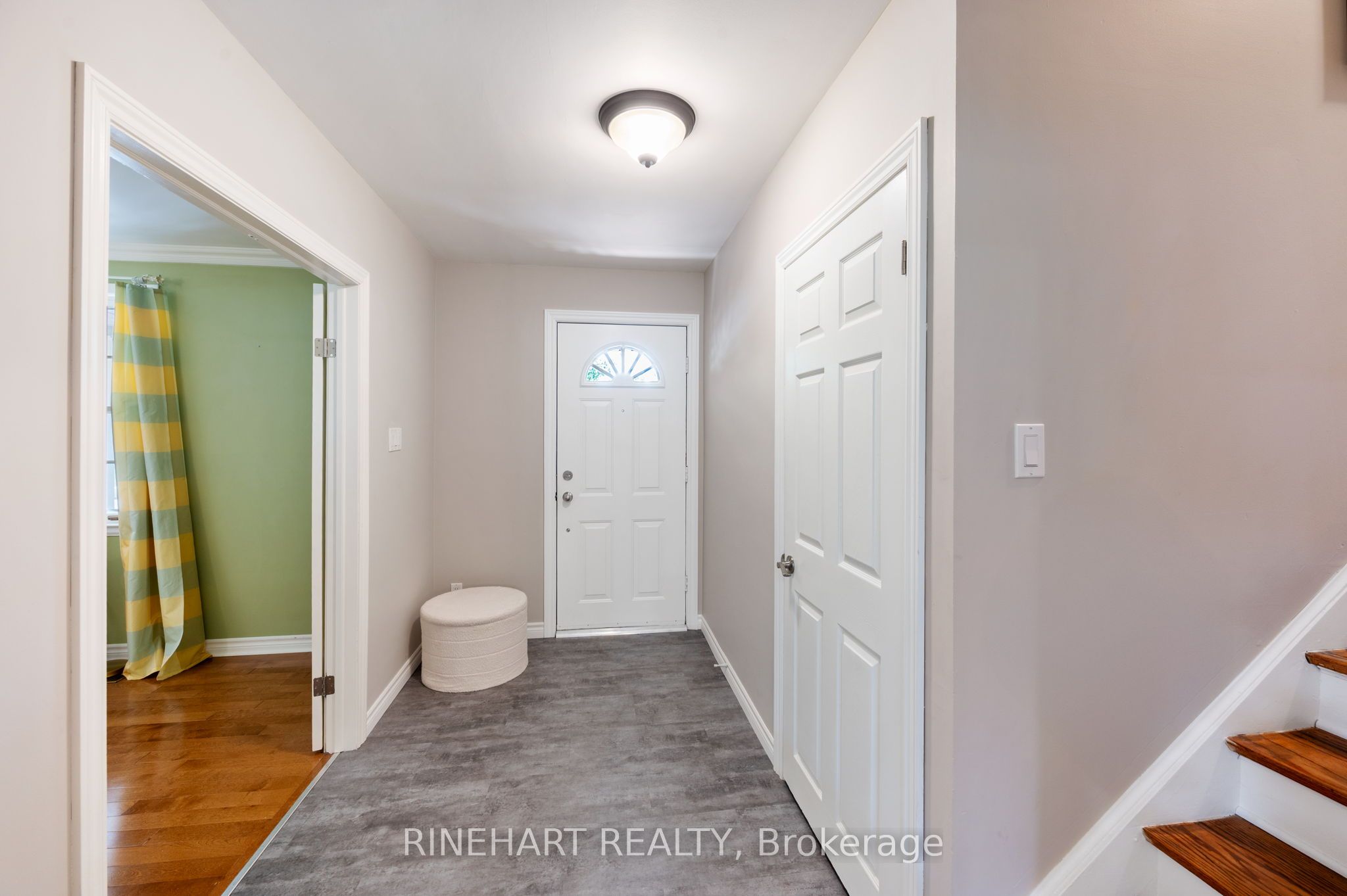 2 Lloyd Manor Crescent Property Photo 6