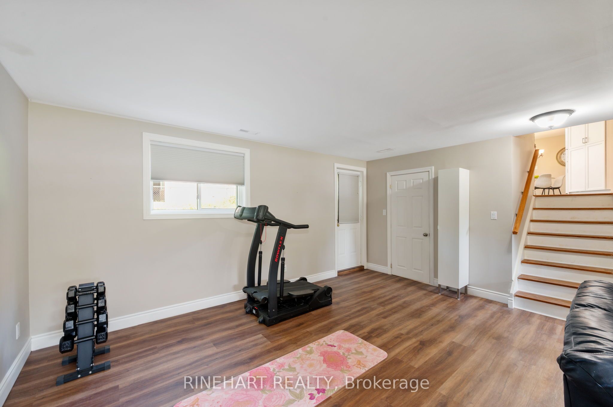 2 Lloyd Manor Crescent Property Photo 18