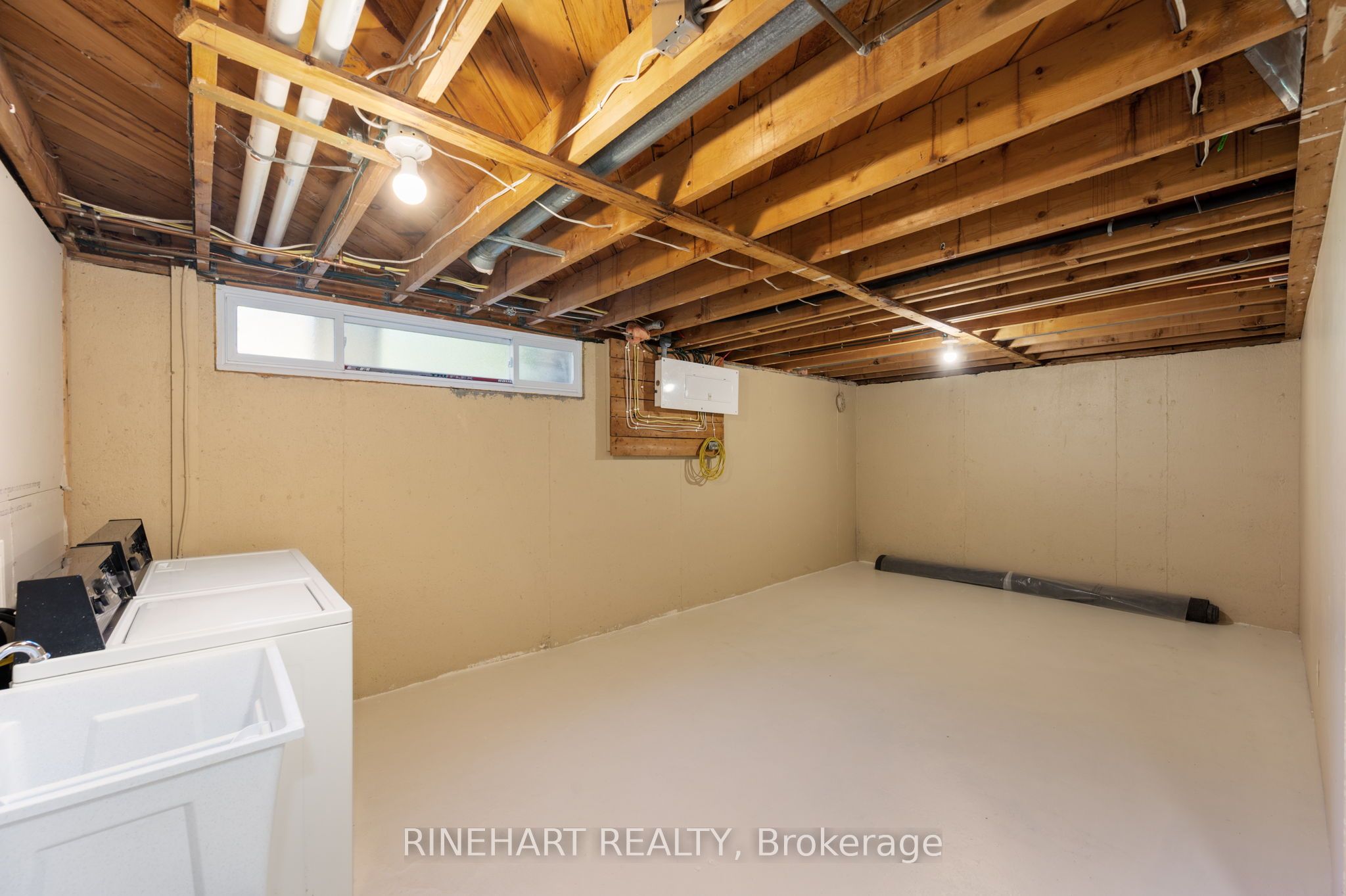 2 Lloyd Manor Crescent Property Photo 24