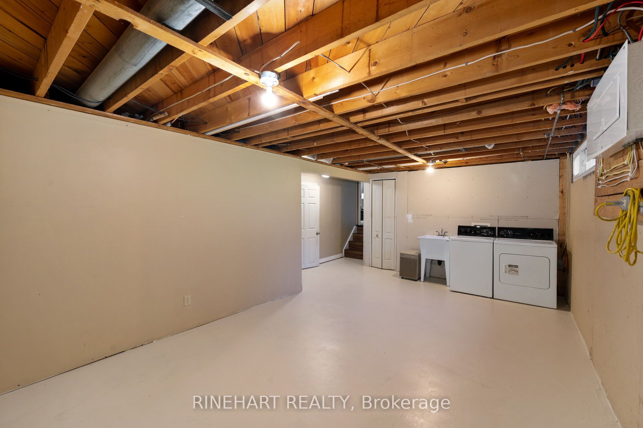 2 Lloyd Manor Crescent Property Photo 25