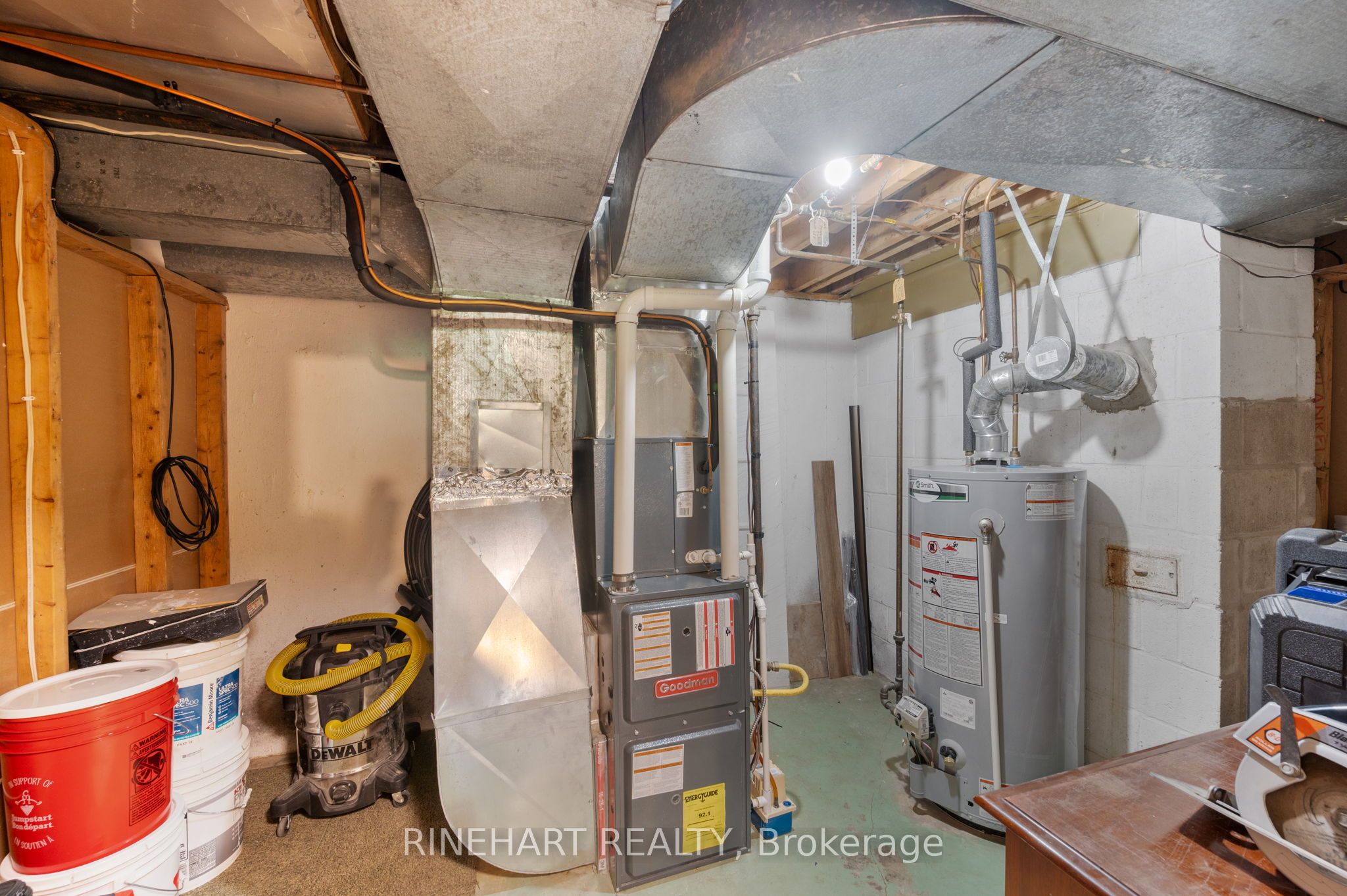 2 Lloyd Manor Crescent Property Photo 27