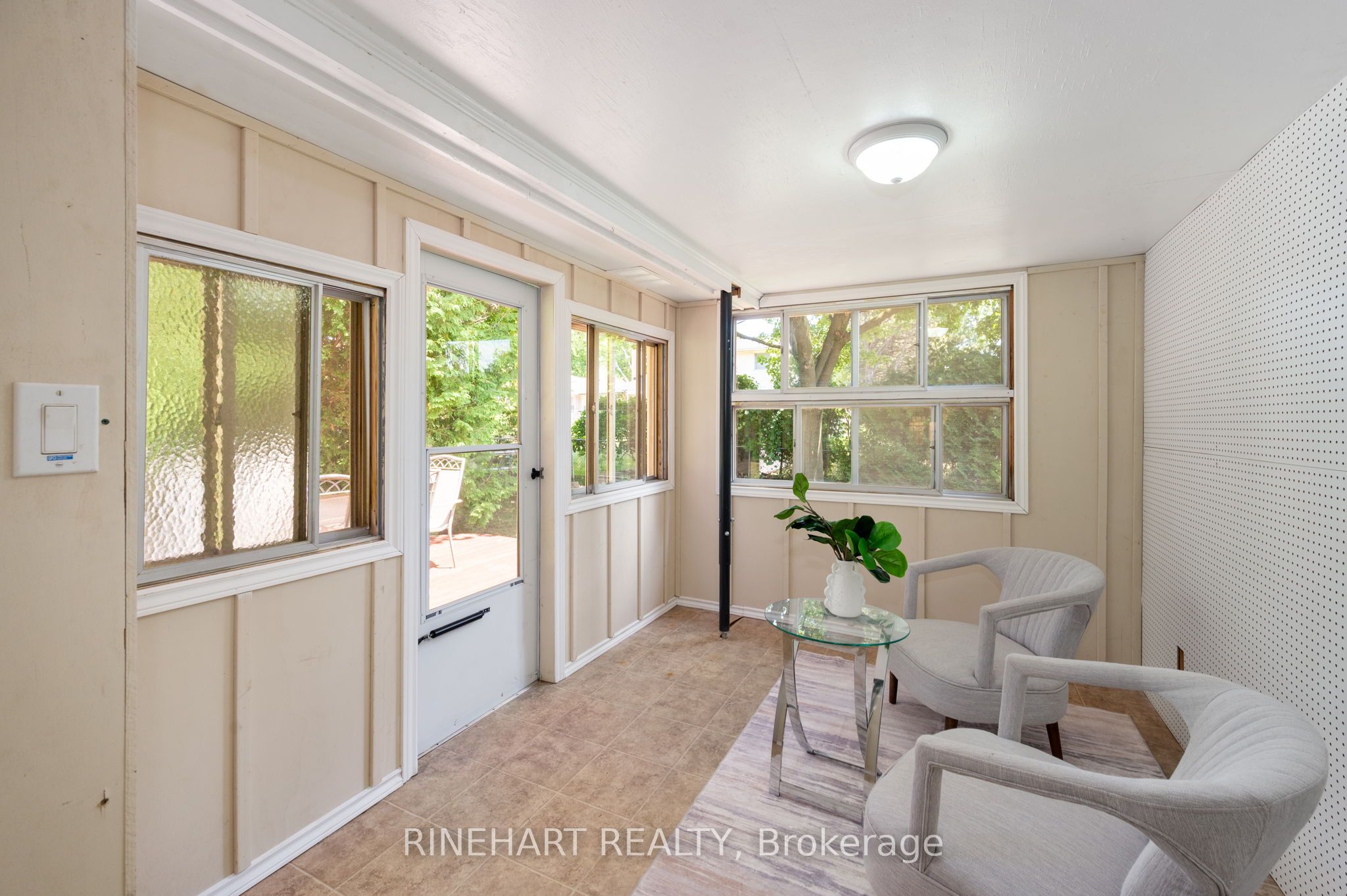 2 Lloyd Manor Crescent Property Photo 28