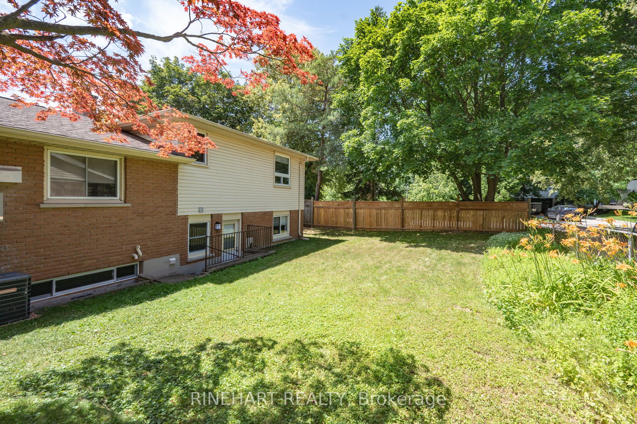 2 Lloyd Manor Crescent Property Photo 32