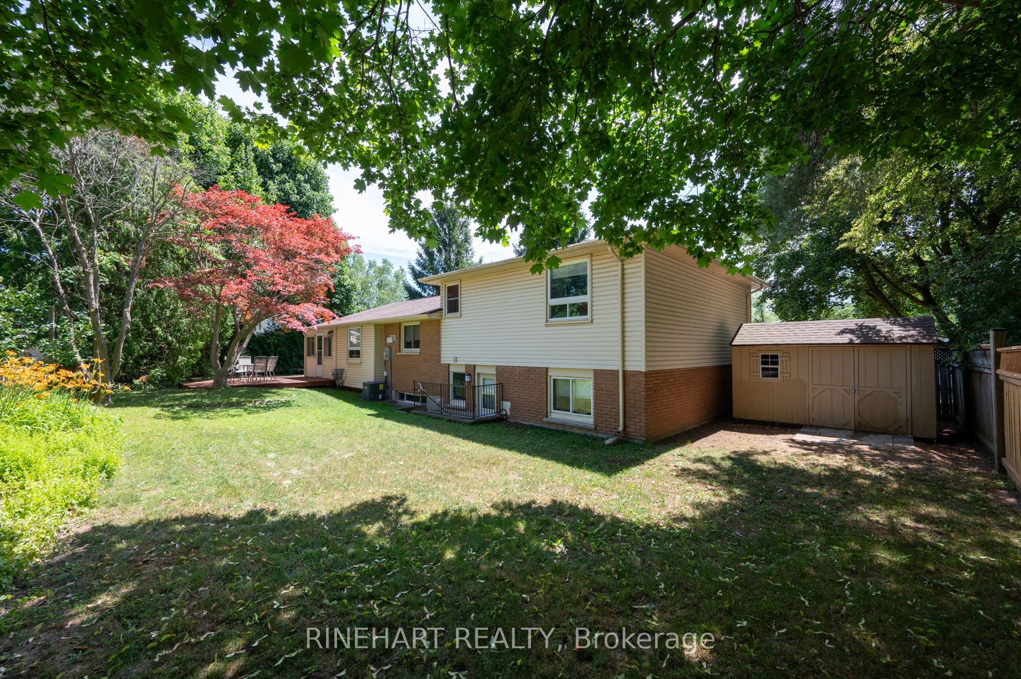 2 Lloyd Manor Crescent Property Photo 34