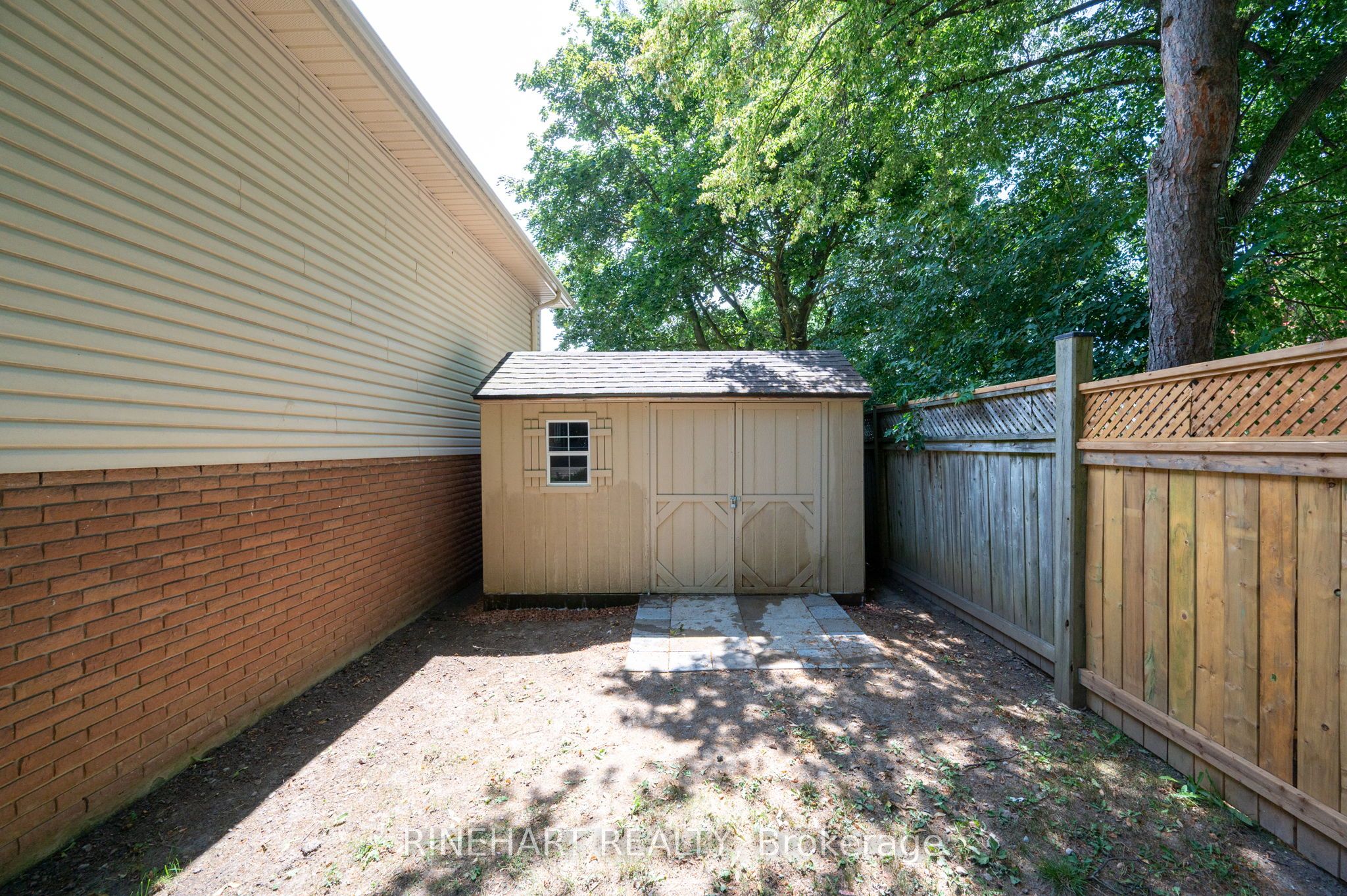 2 Lloyd Manor Crescent Property Photo 35