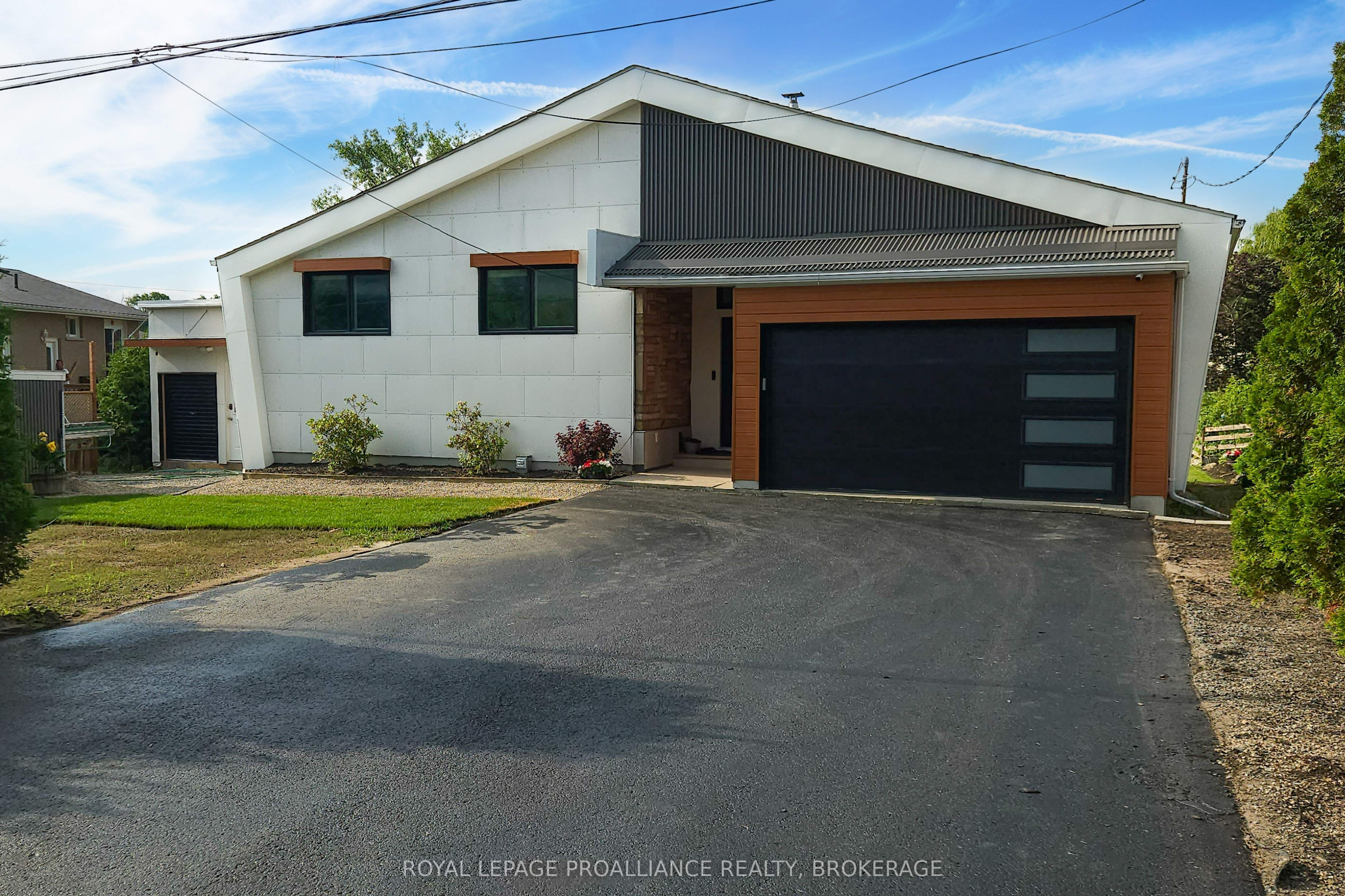 25 Willowbank Road E Property Photo 1
