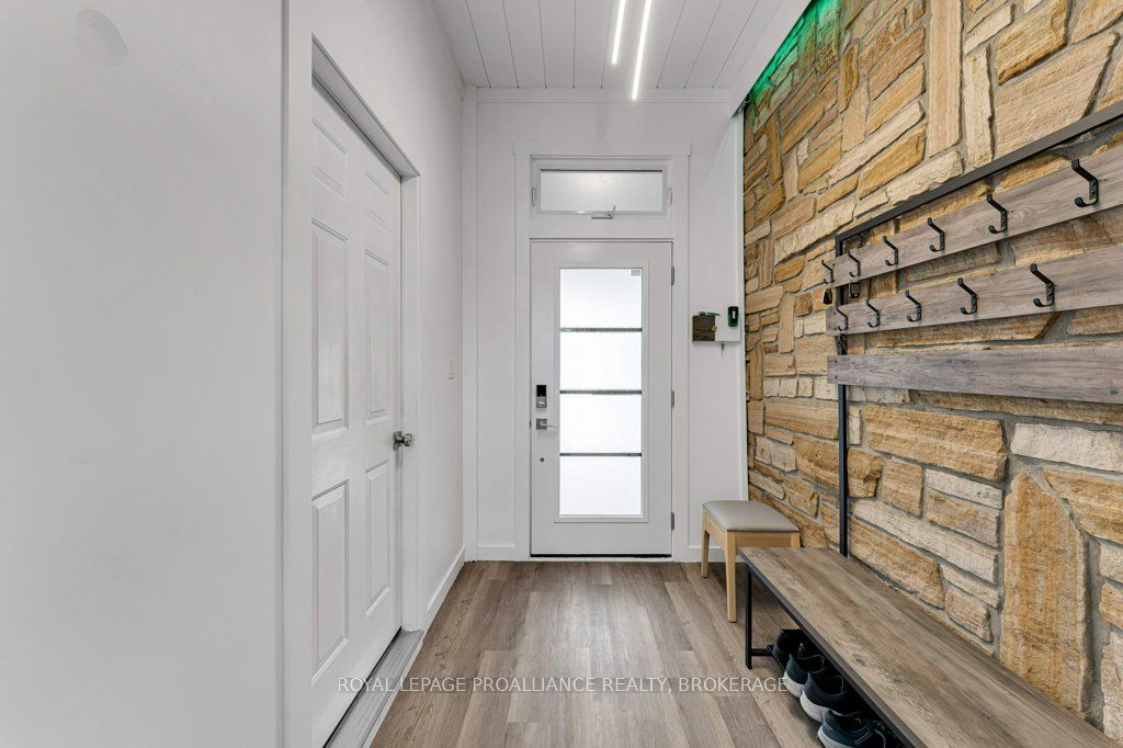 25 Willowbank Road E Property Photo 2