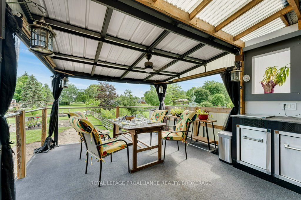 25 Willowbank Road E Property Photo 16