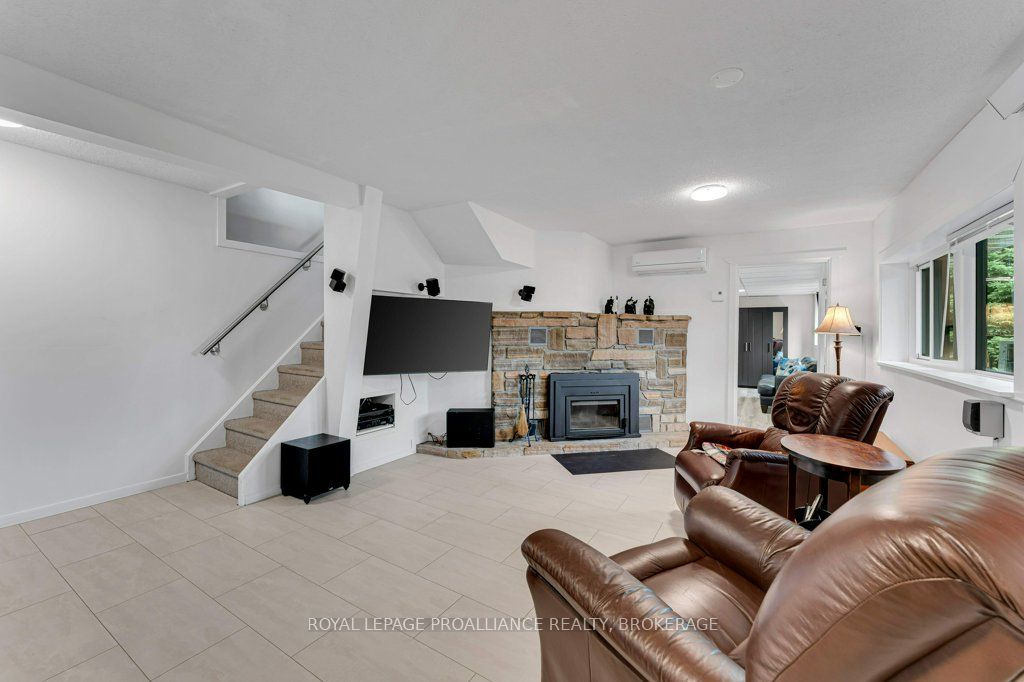 25 Willowbank Road E Property Photo 31