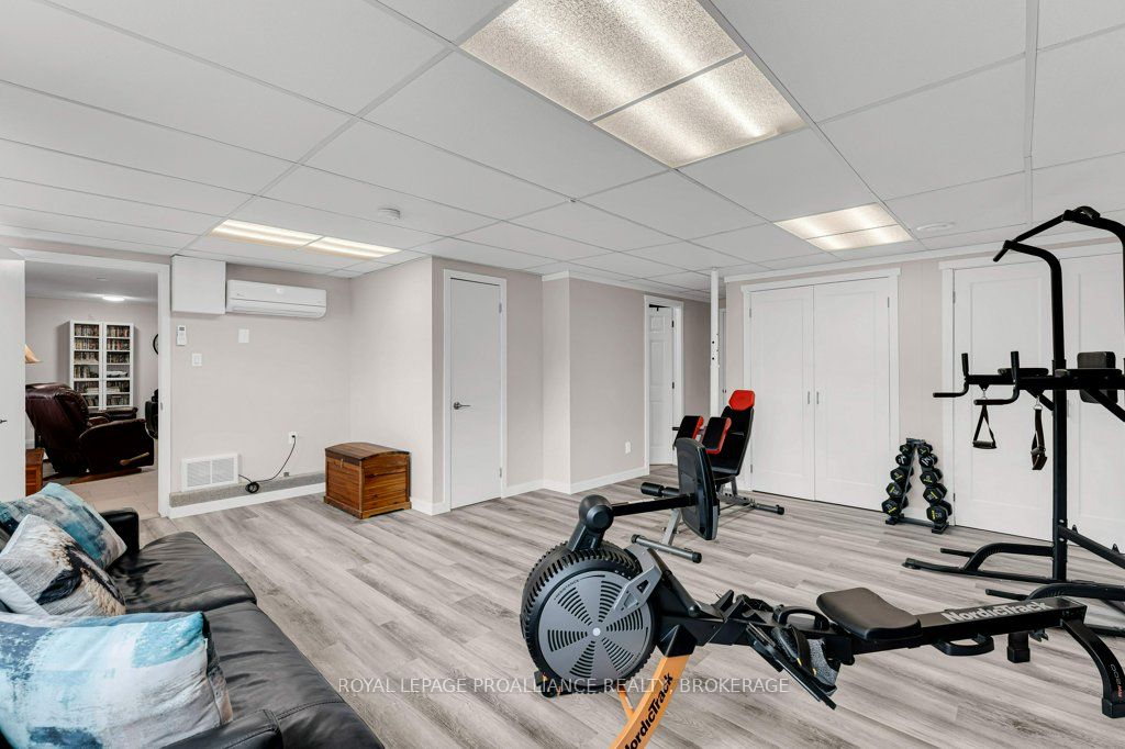 25 Willowbank Road E Property Photo 37