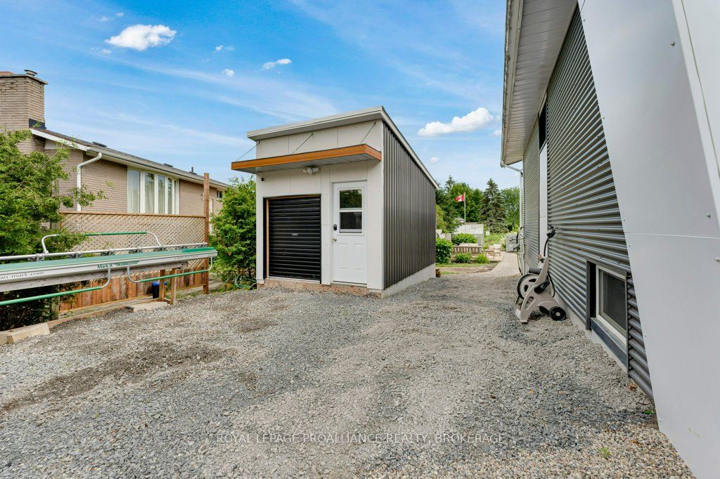 25 Willowbank Road E Property Photo 44