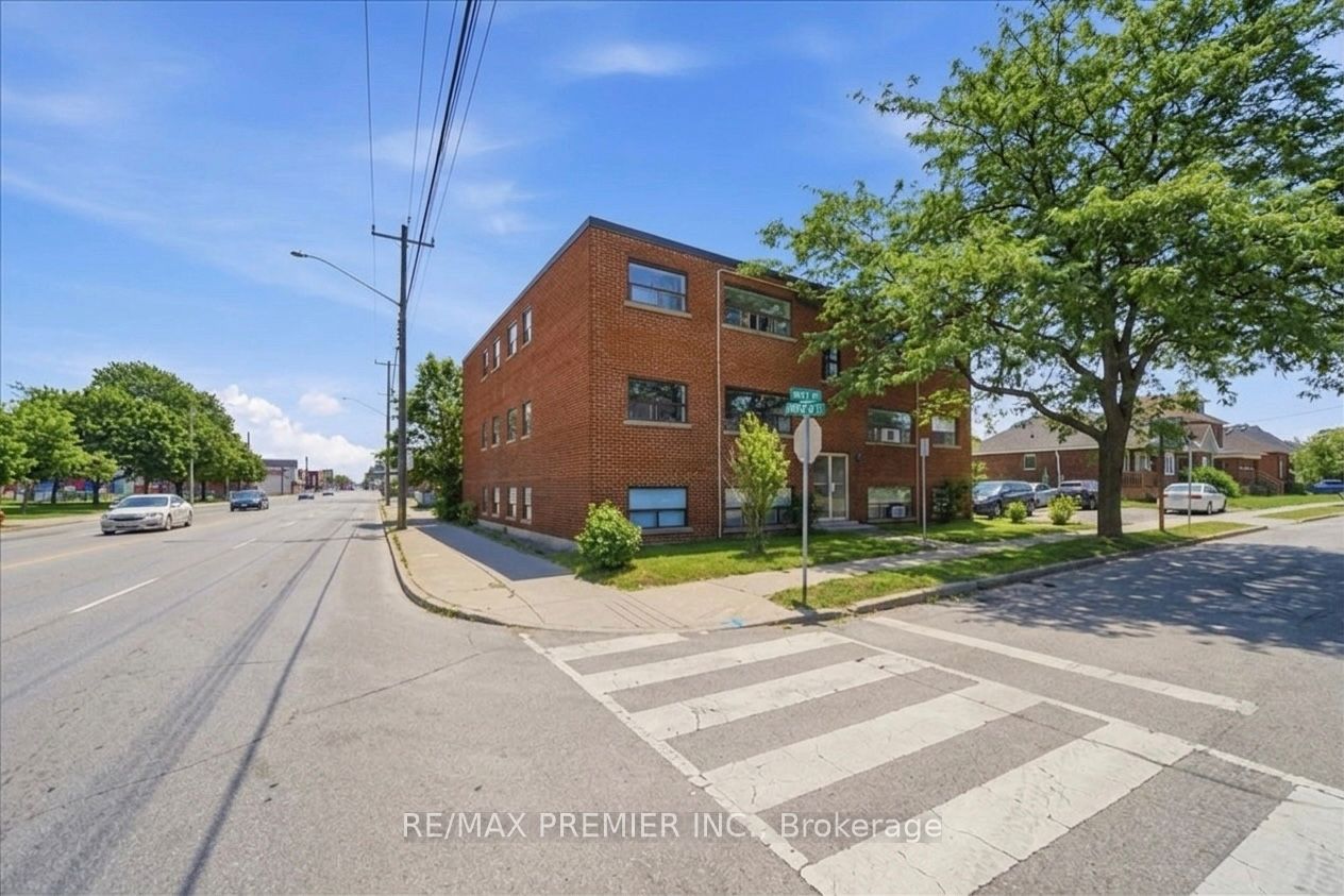 280 Weir Street N Property Photo 1