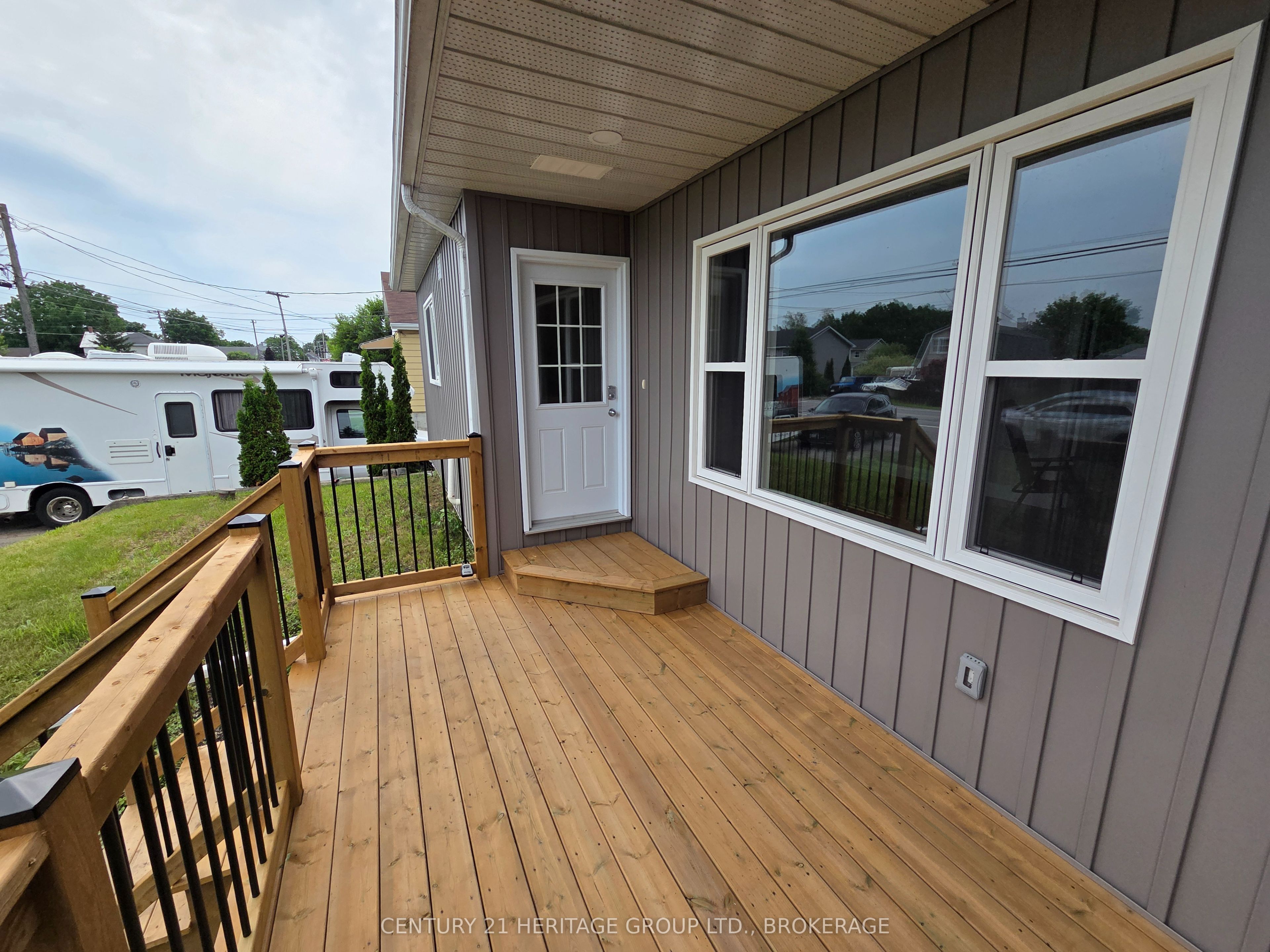 7510 Roger Stevens Drive Property Photo 3