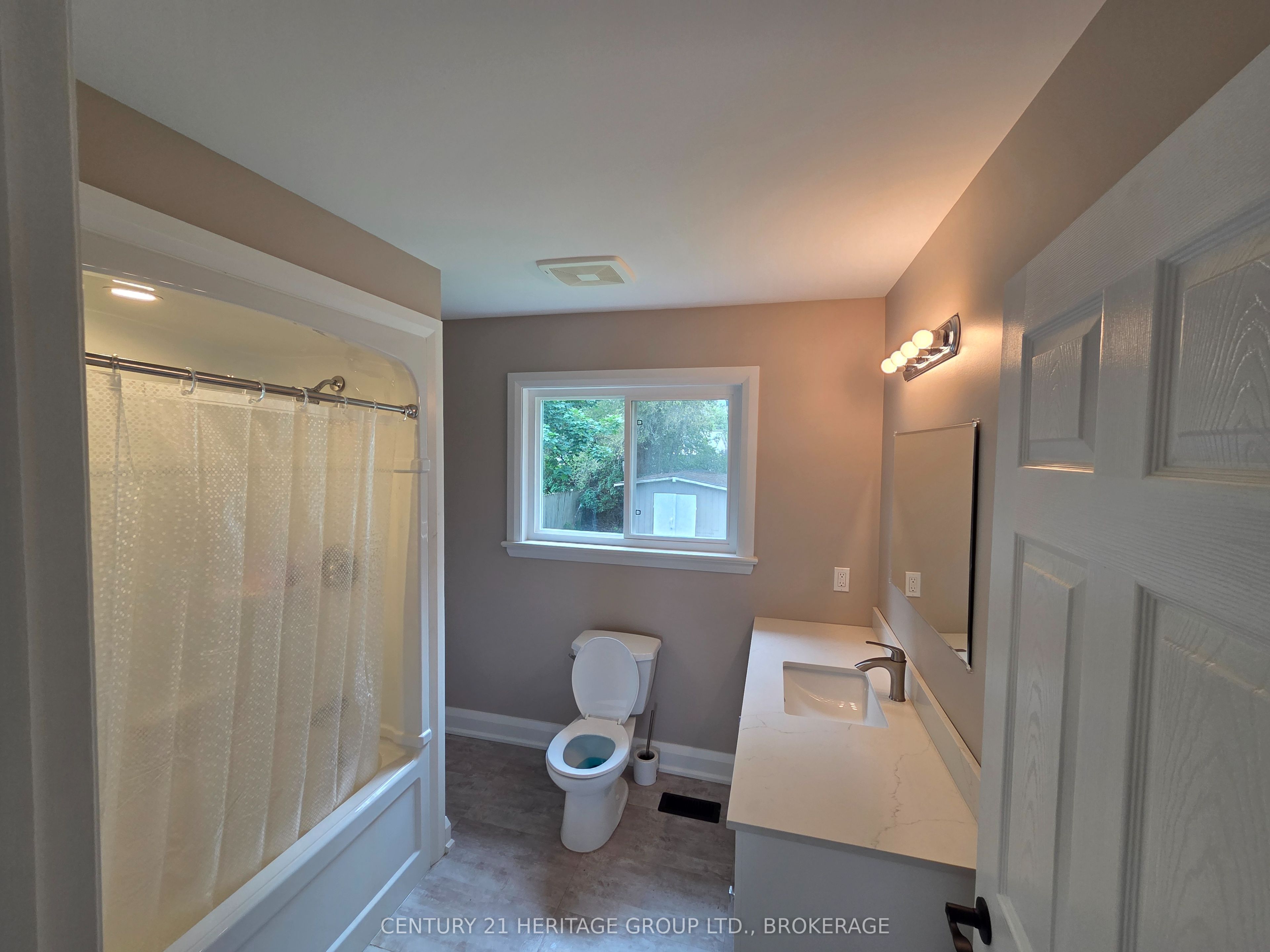 7510 Roger Stevens Drive Property Photo 10