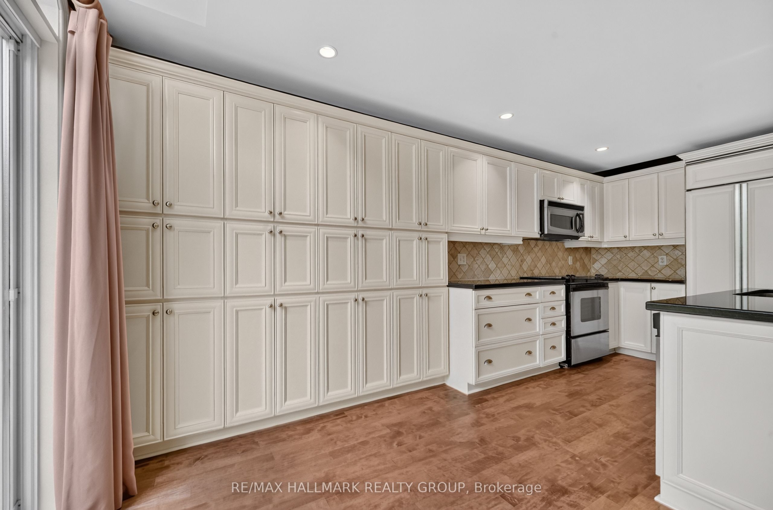 615 Aquaview Drive Property Photo 14
