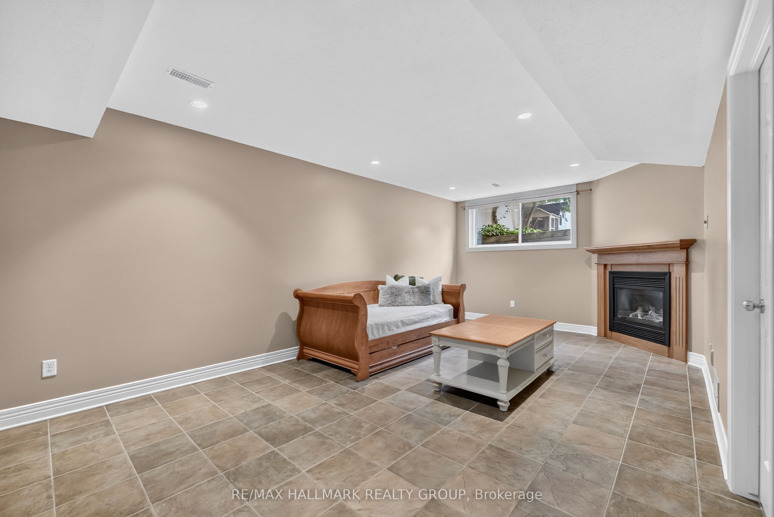 615 Aquaview Drive Property Photo 25