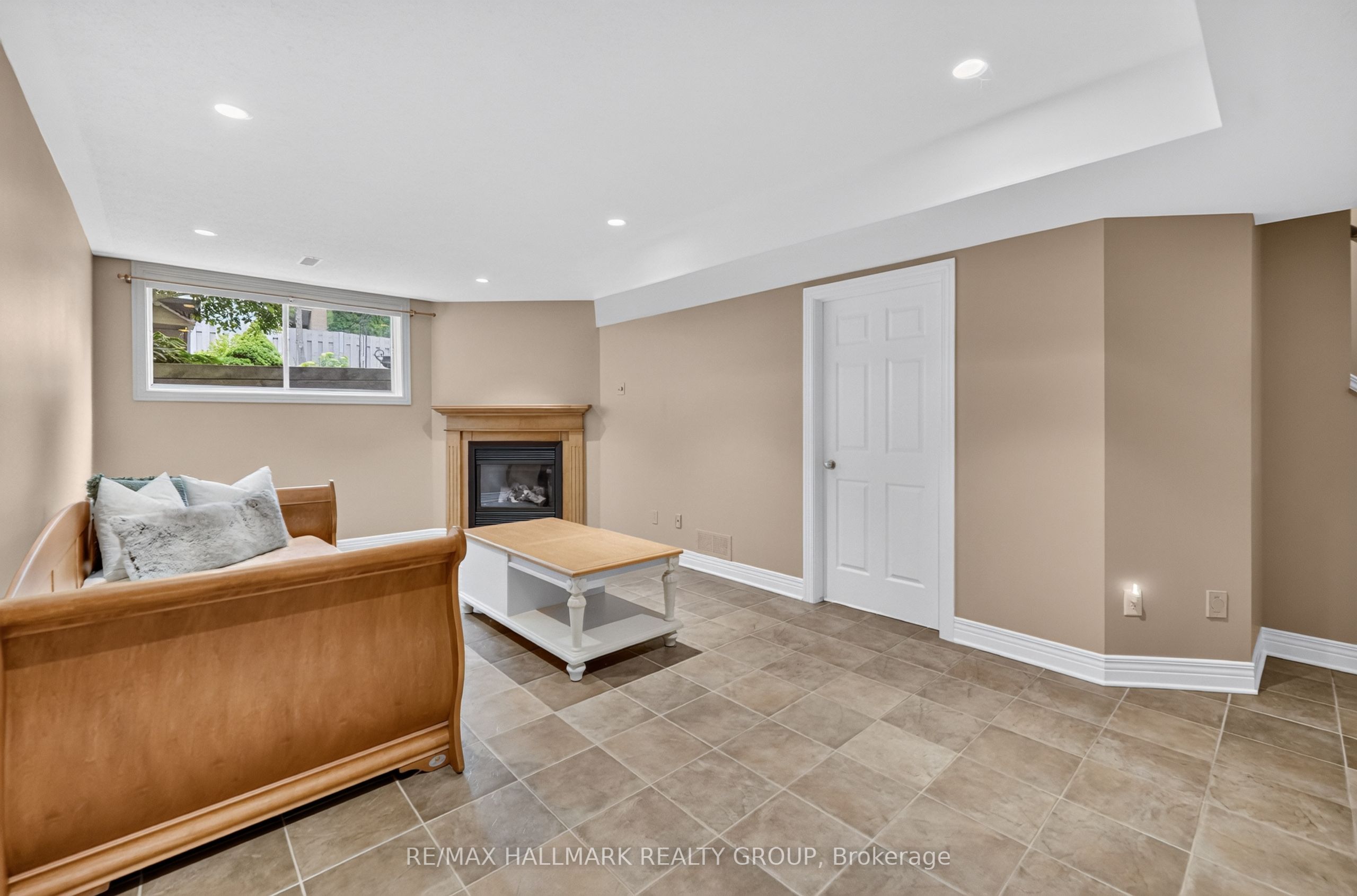 615 Aquaview Drive Property Photo 28
