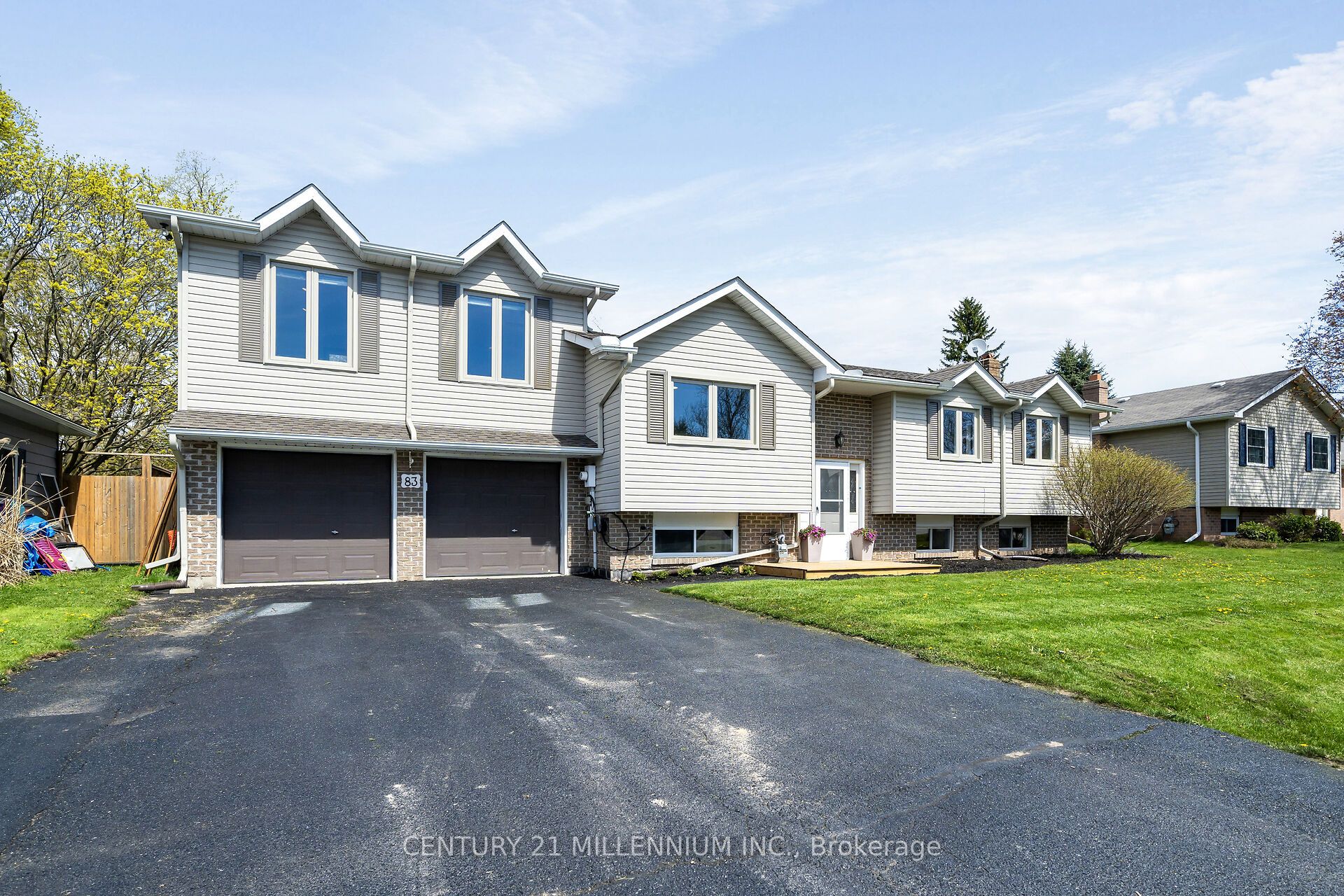 83 Douglas Crescent Property Photo 2