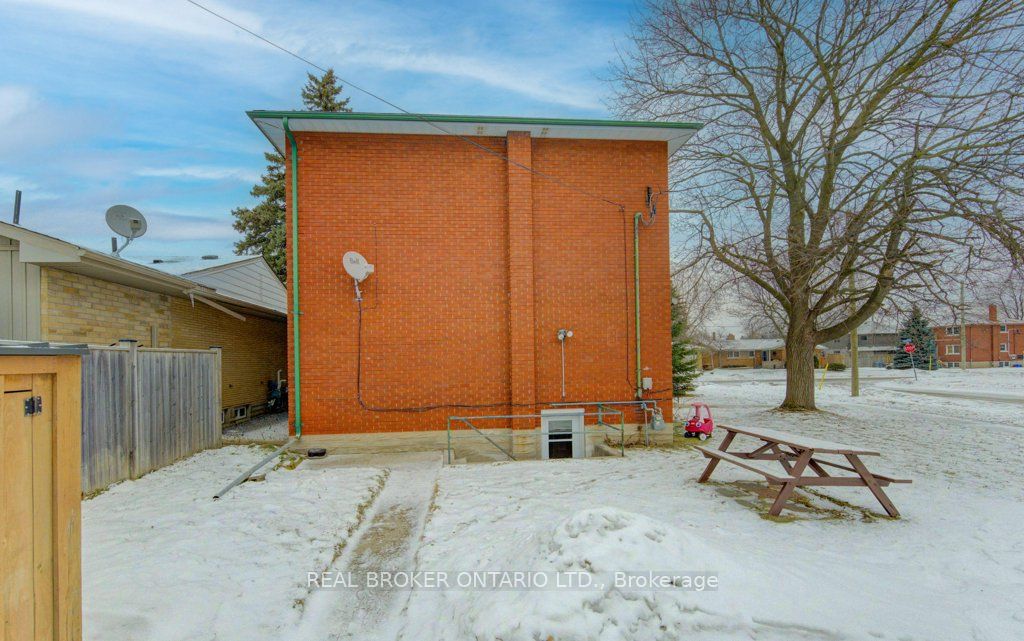 109 Eton Drive Property Photo 46