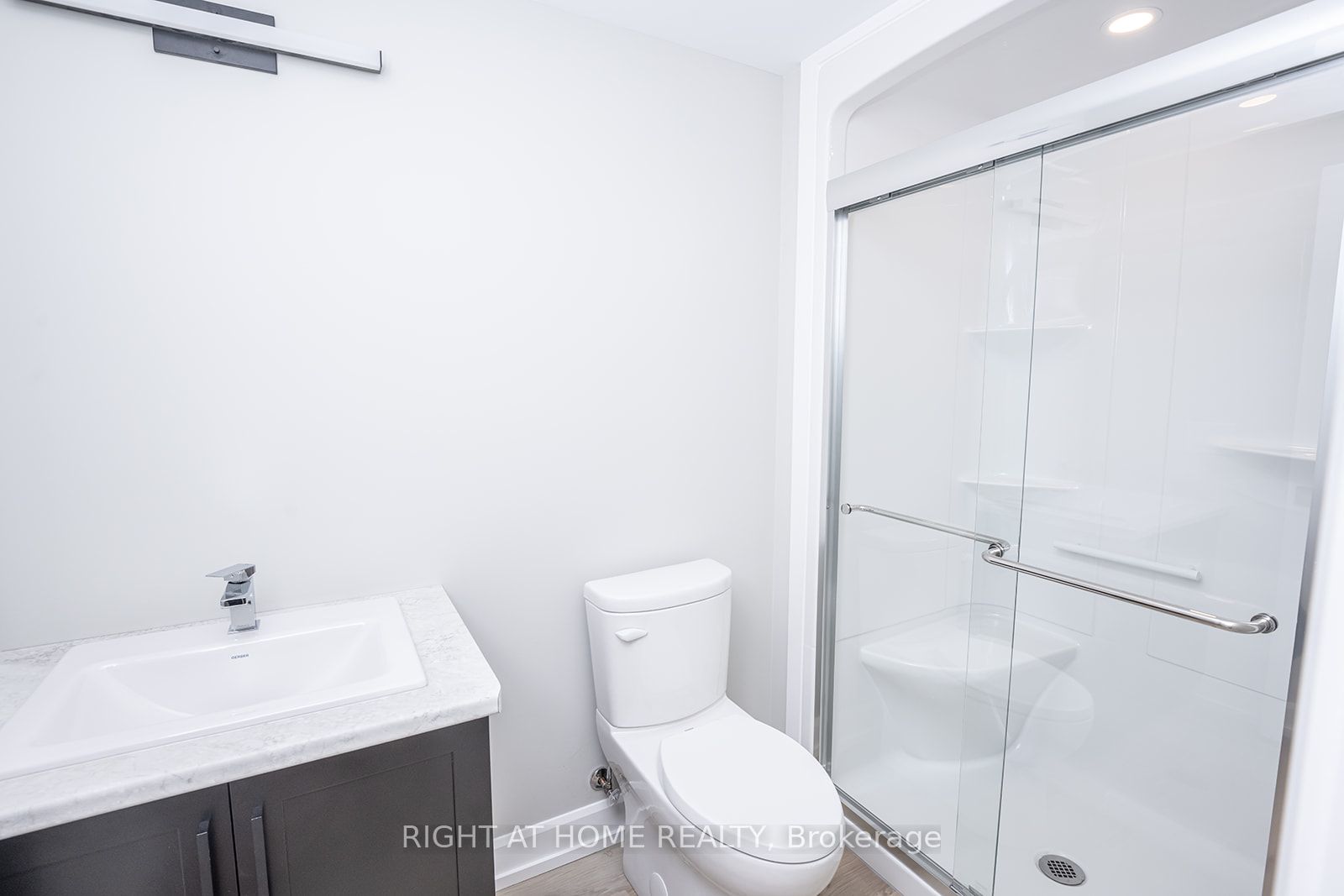 3909 Mitchell Crescent Property Photo 12