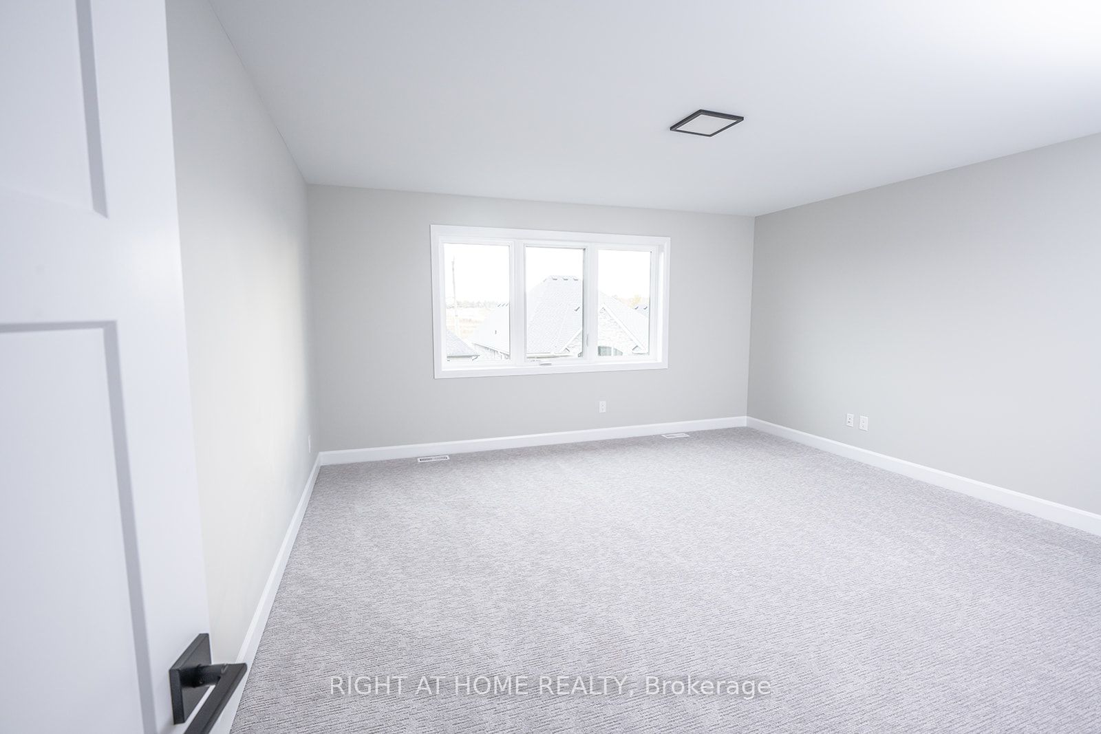 3909 Mitchell Crescent Property Photo 14