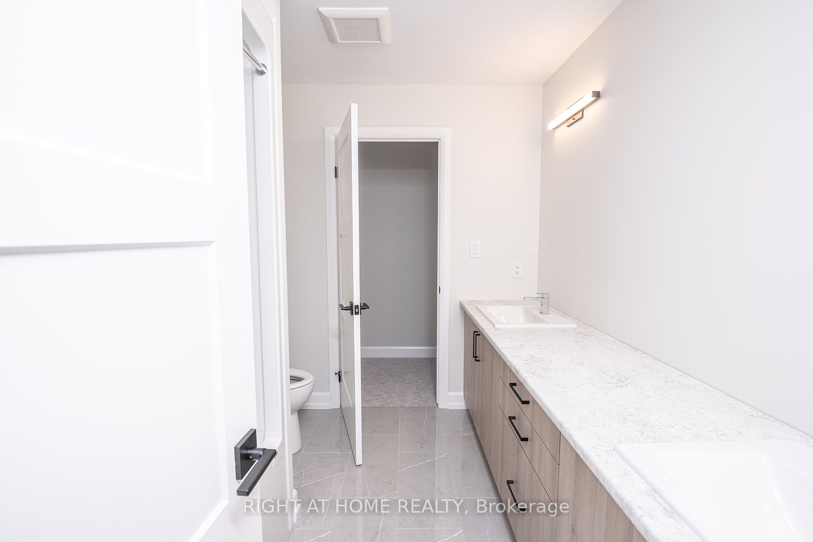 3909 Mitchell Crescent Property Photo 21
