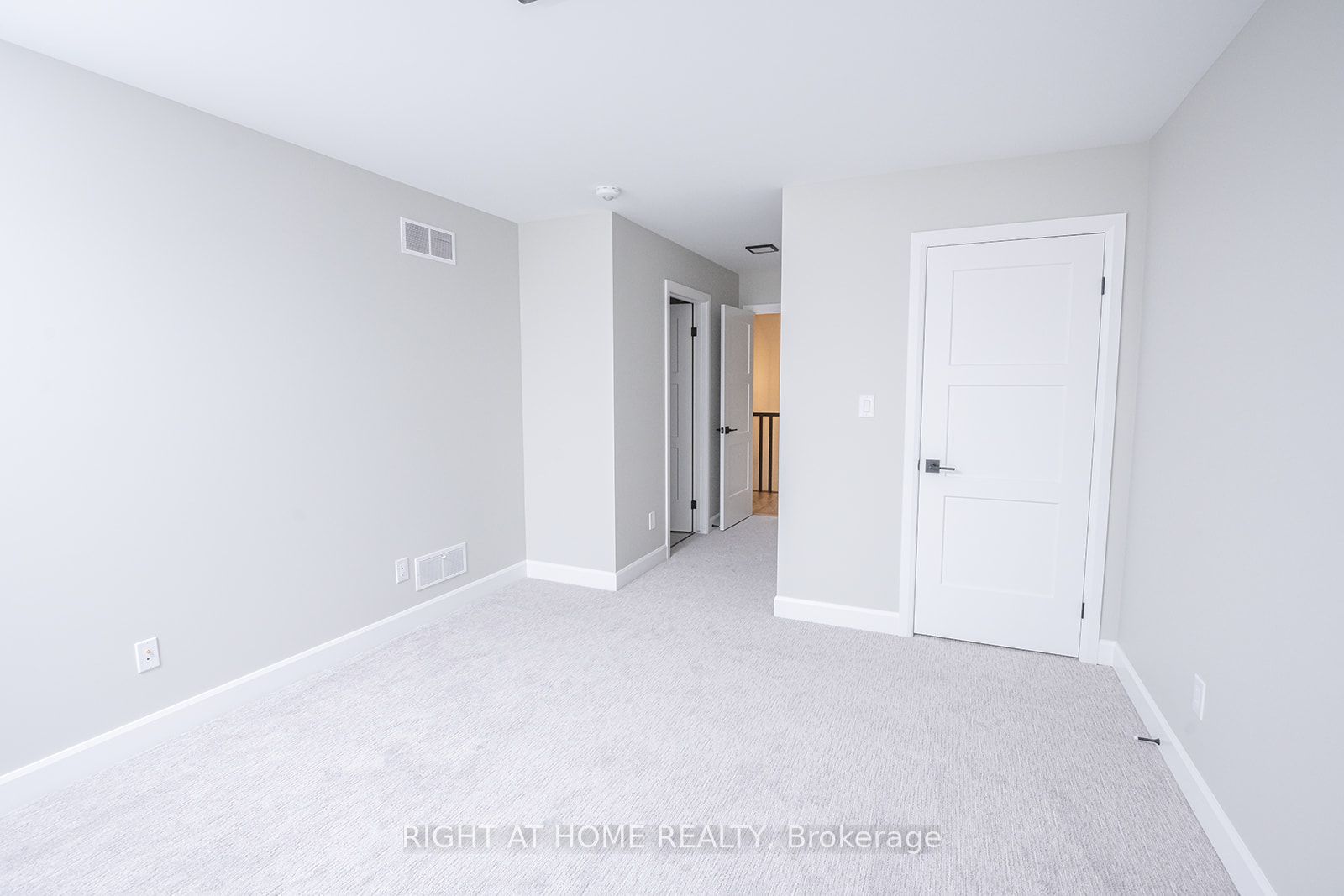 3909 Mitchell Crescent Property Photo 24