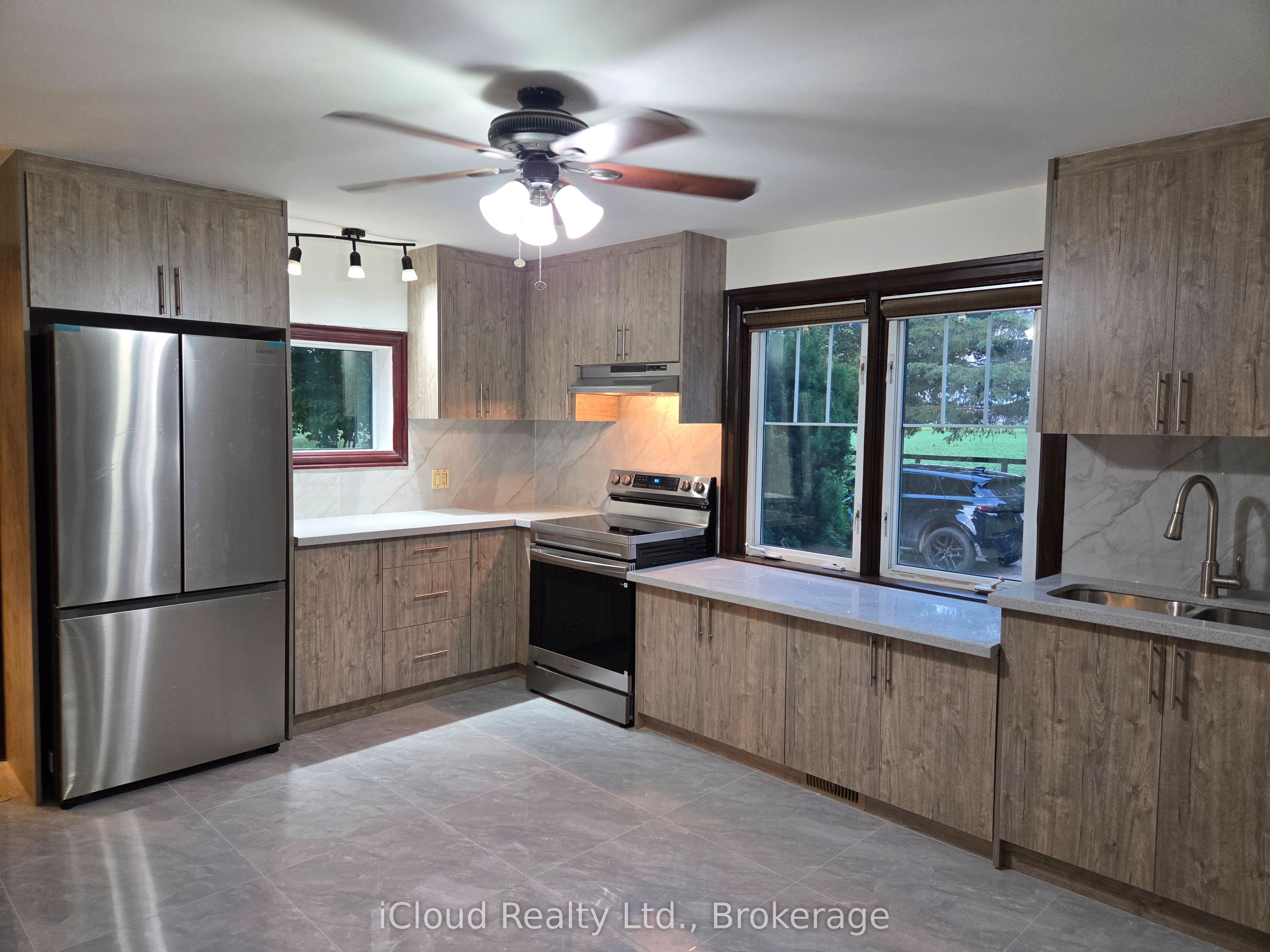 351521 17th Line Property Photo 1
