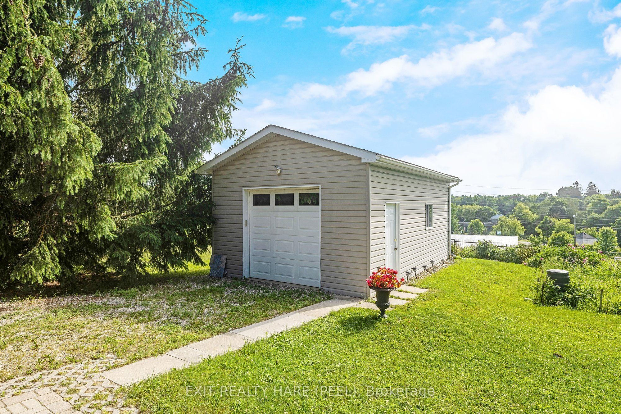 85 Leeson Street S Property Photo 46