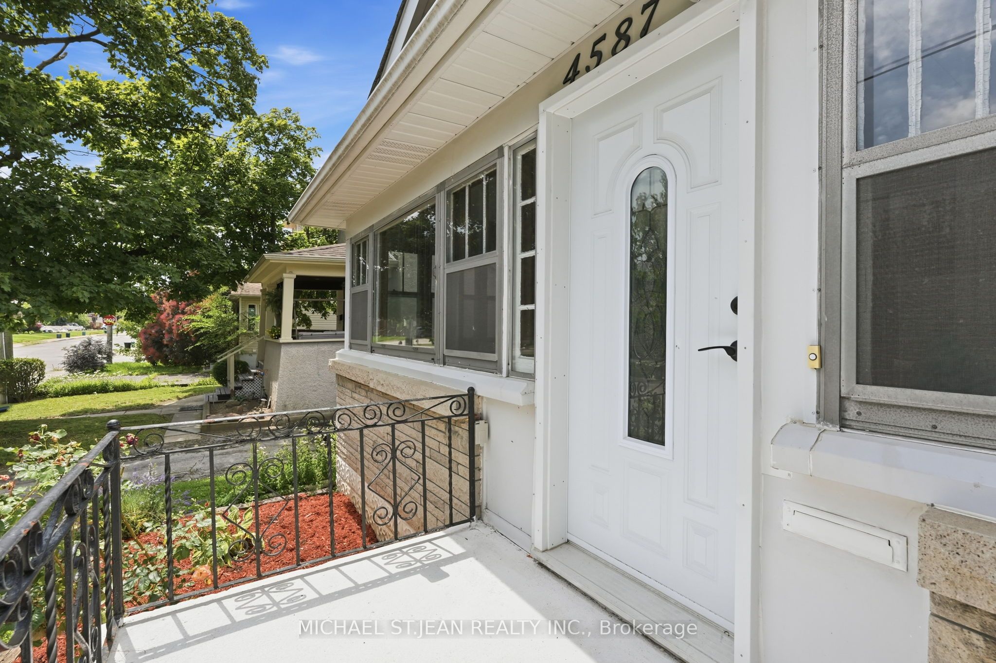 4587 Third Avenue Property Photo 4