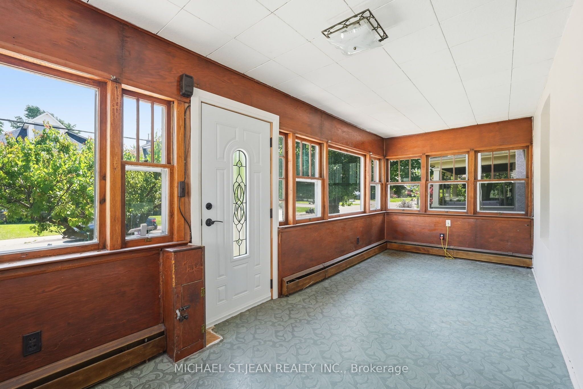4587 Third Avenue Property Photo 6