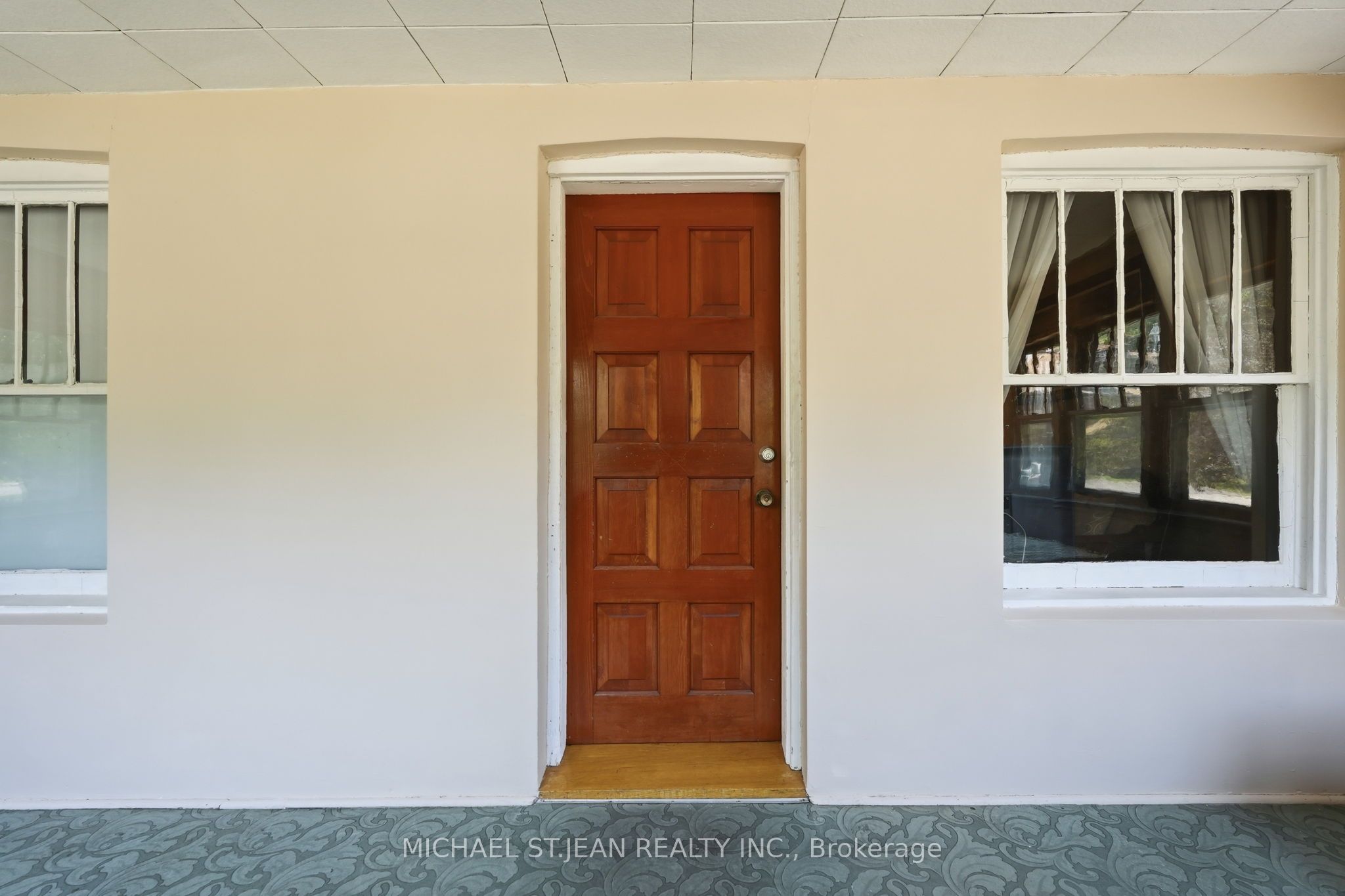 4587 Third Avenue Property Photo 7