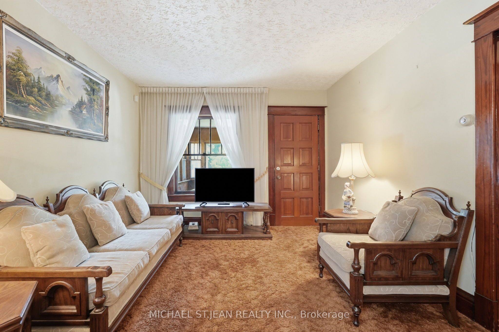4587 Third Avenue Property Photo 10