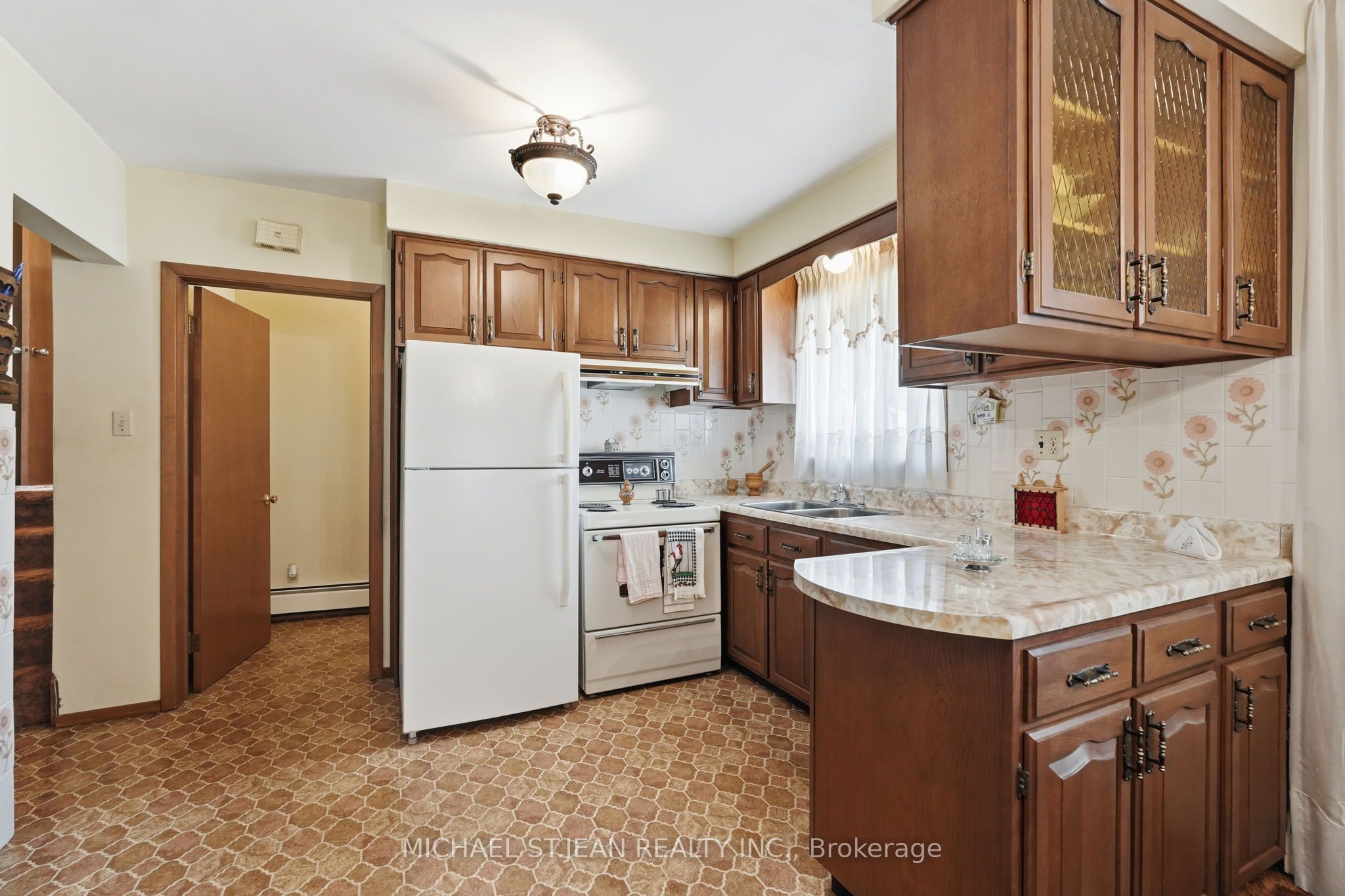 4587 Third Avenue Property Photo 13