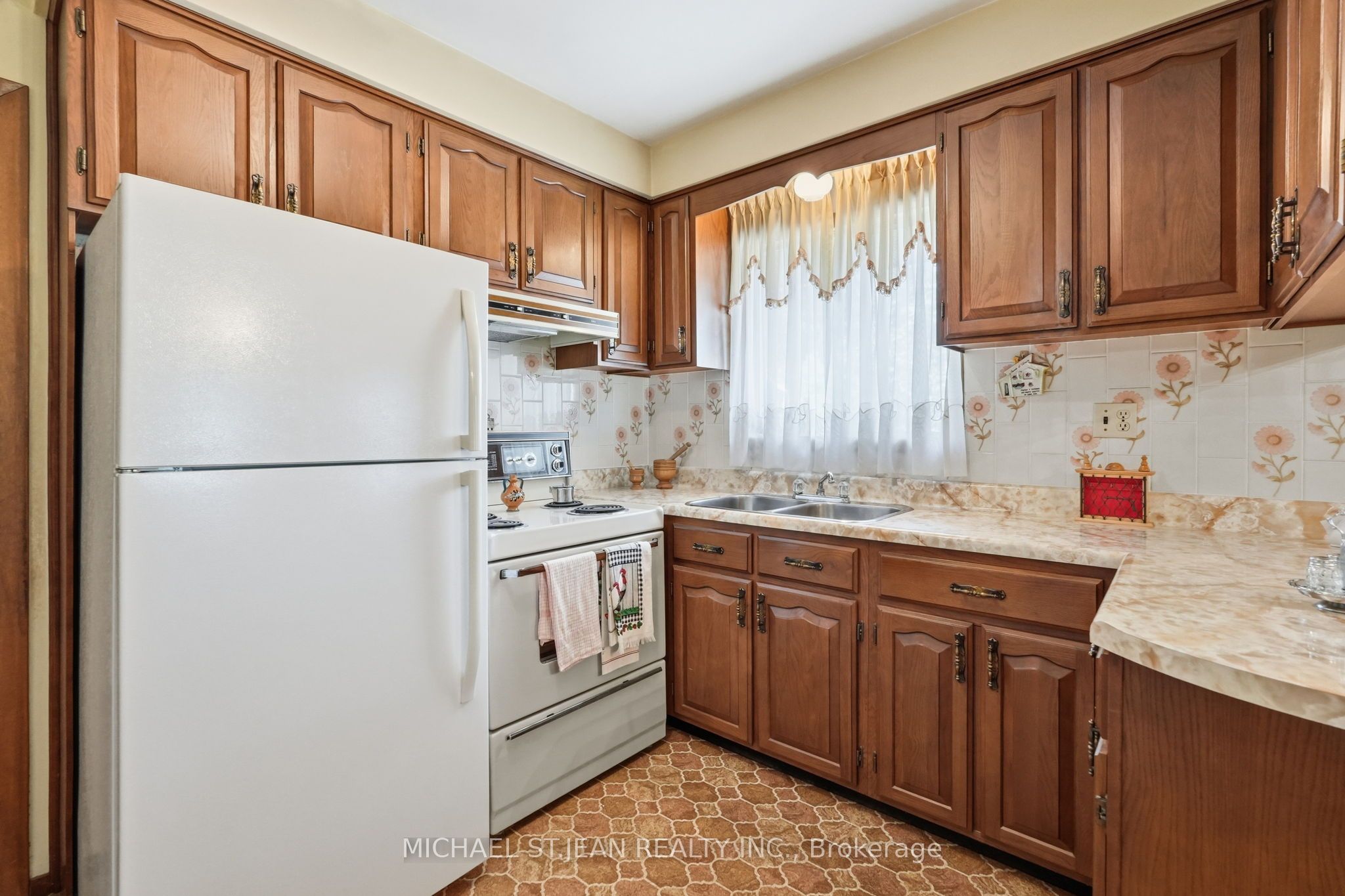 4587 Third Avenue Property Photo 14