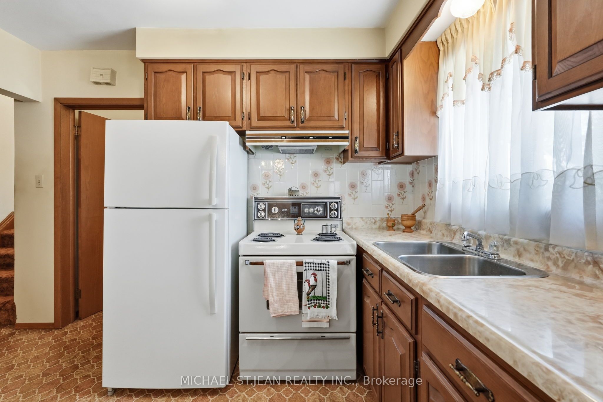 4587 Third Avenue Property Photo 15