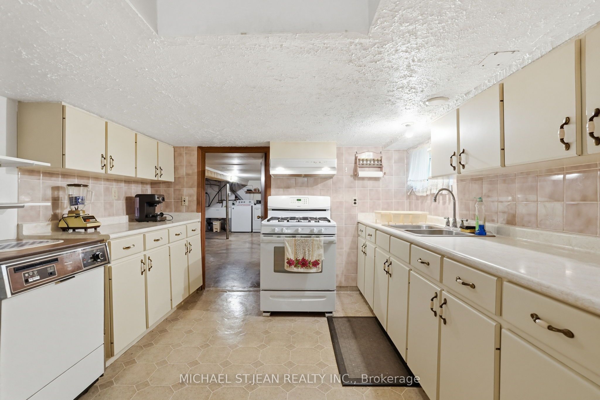 4587 Third Avenue Property Photo 36