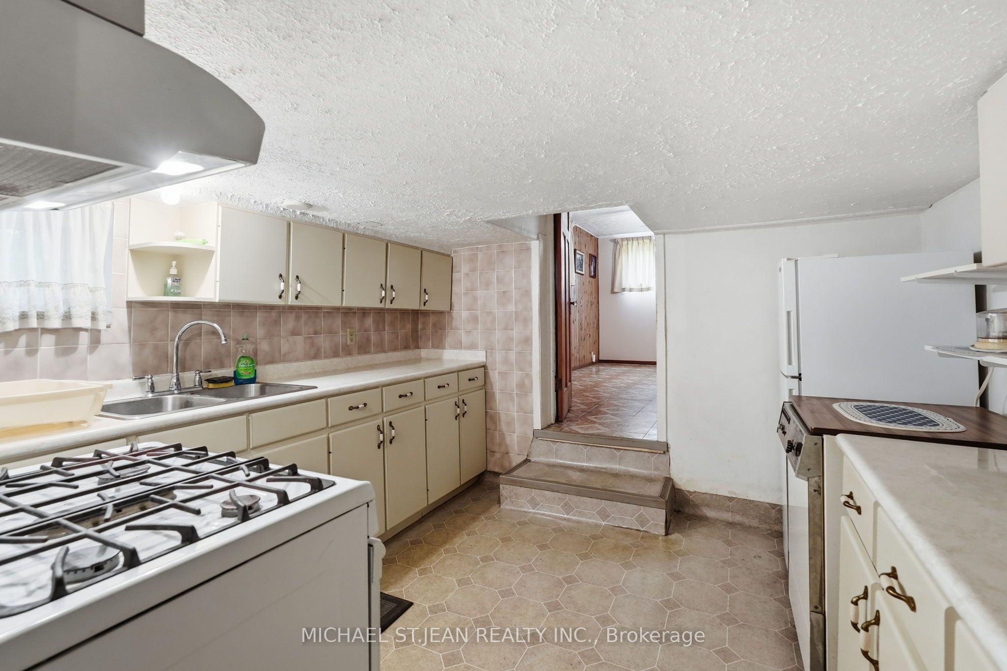 4587 Third Avenue Property Photo 37