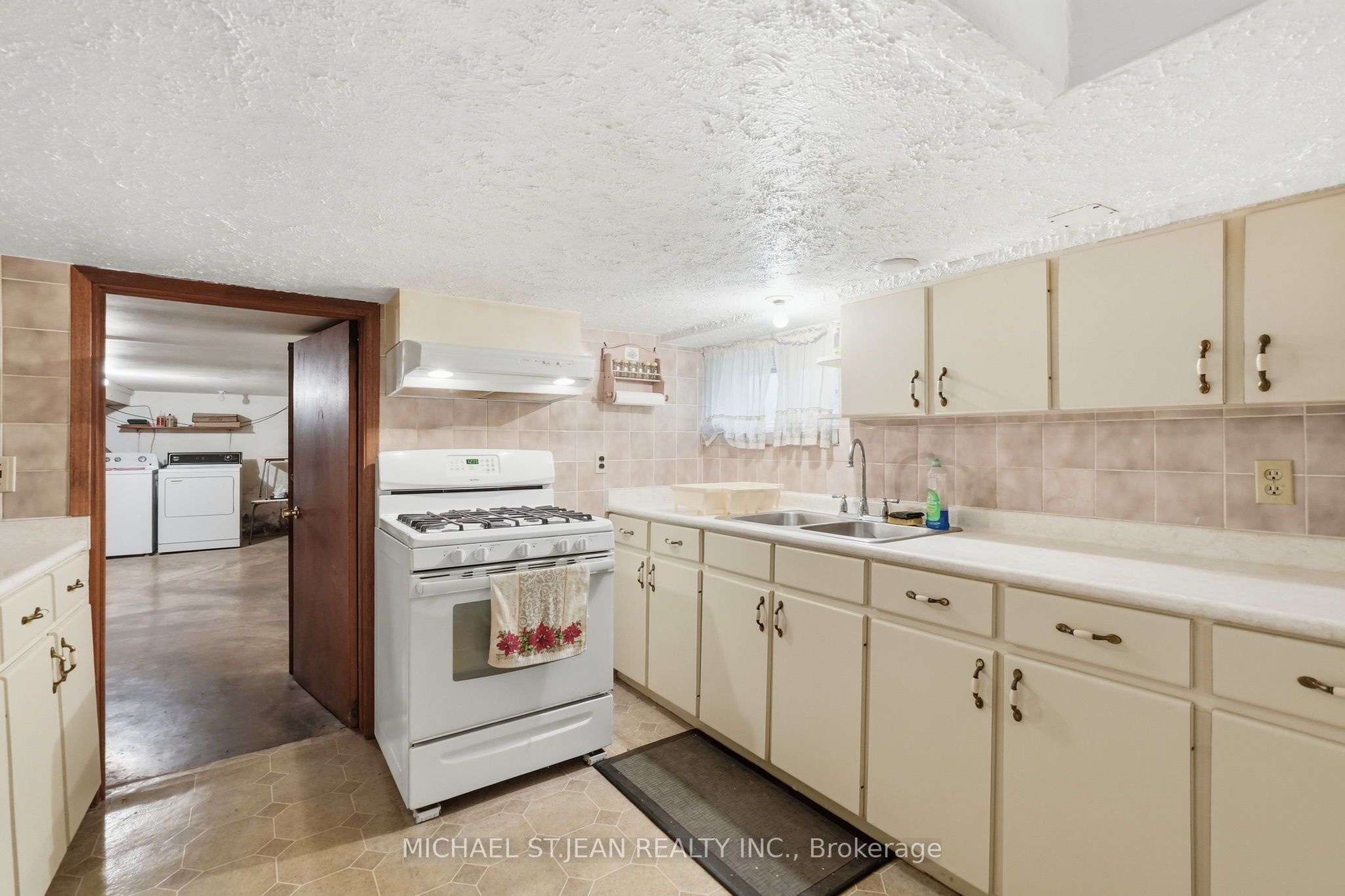 4587 Third Avenue Property Photo 38
