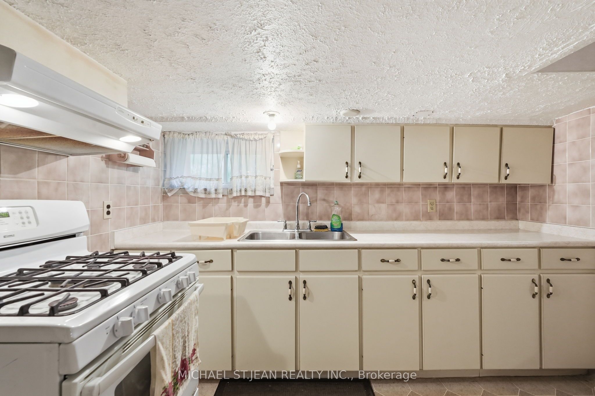 4587 Third Avenue Property Photo 39