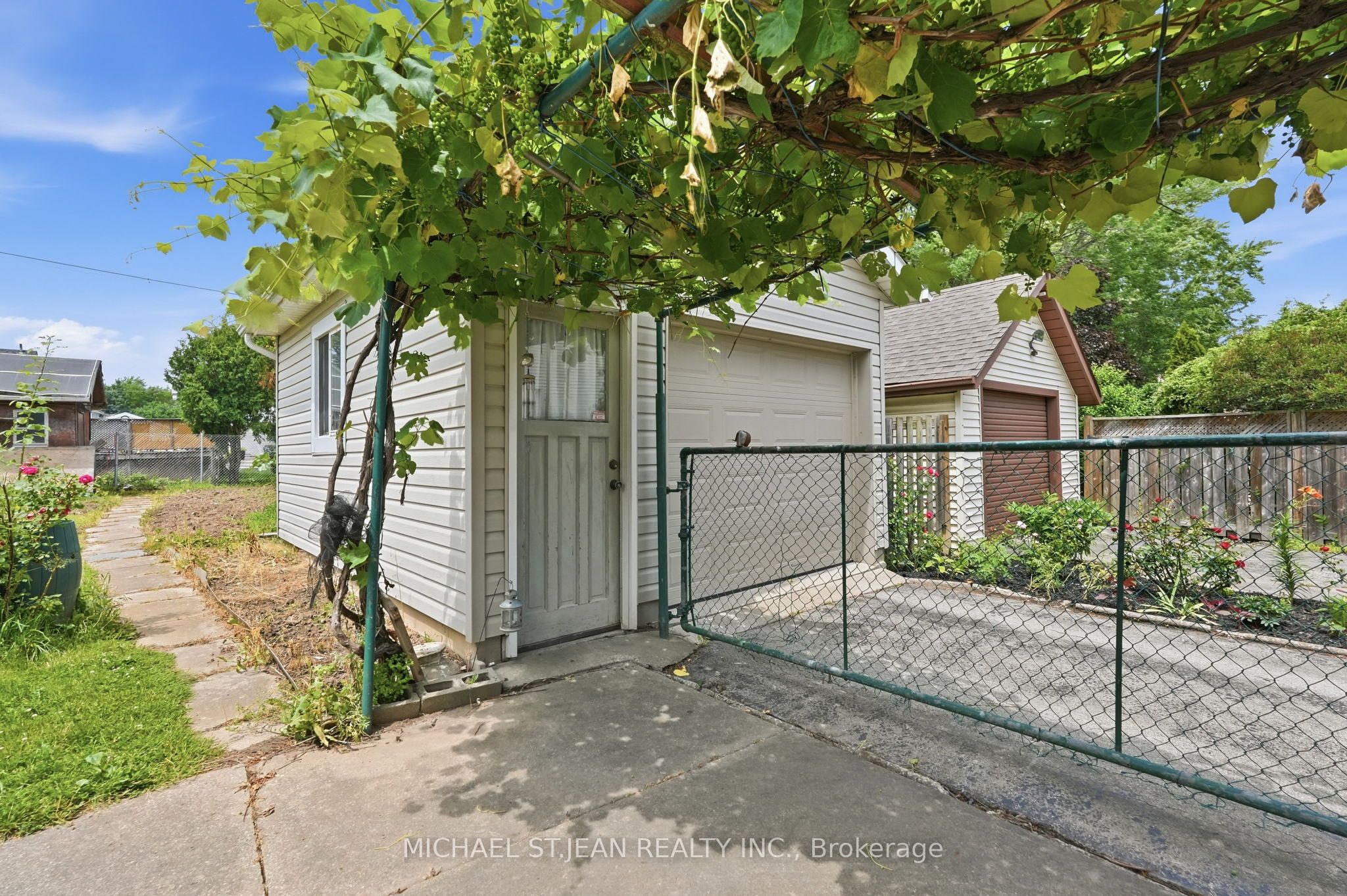 4587 Third Avenue Property Photo 45