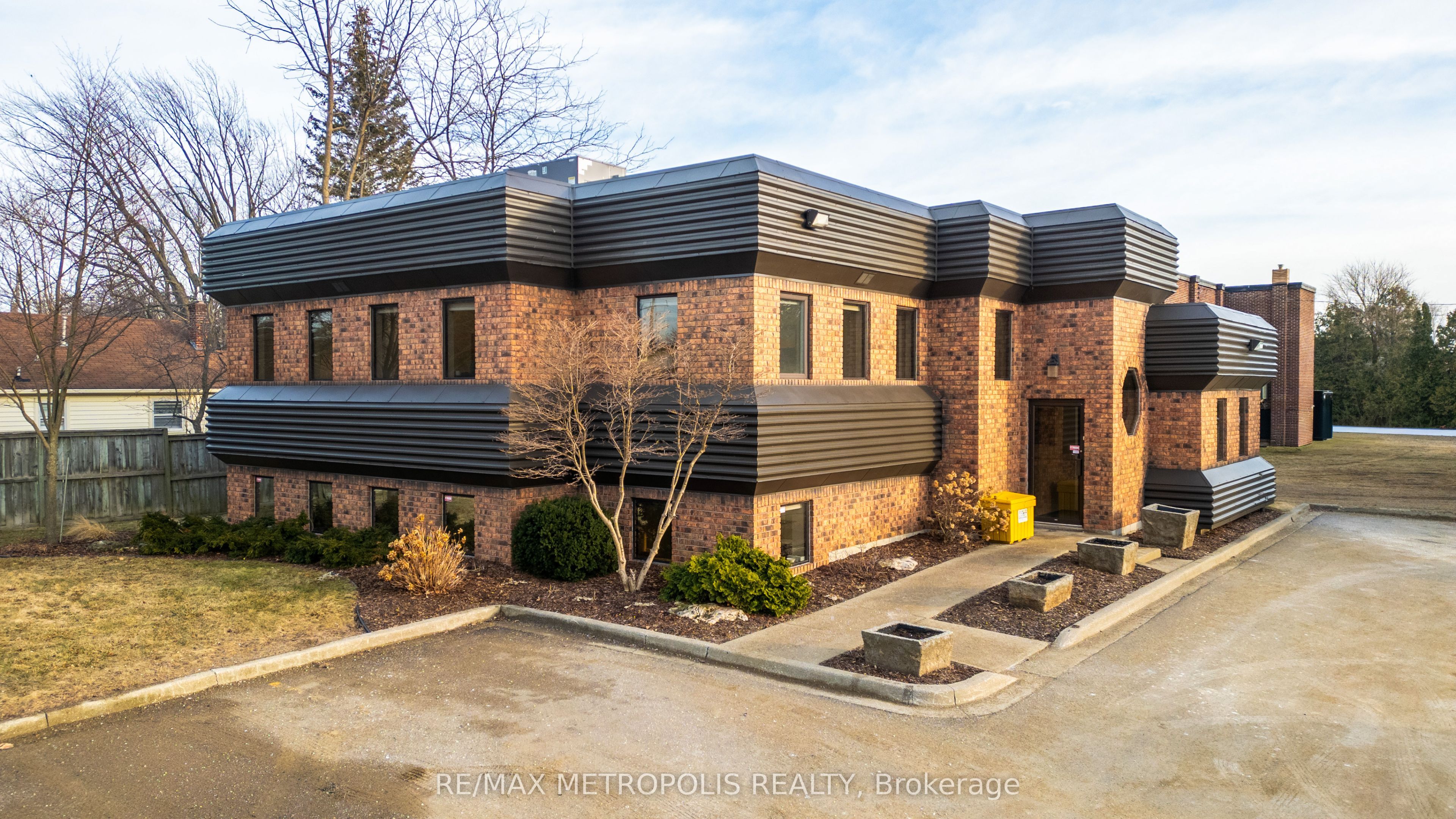 2695 Hamilton Road A-Upper Property Photo 1