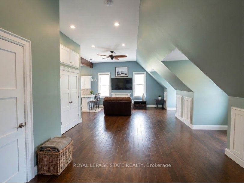 2784 South Grimsby Rd 20 Upper Property Photo 6
