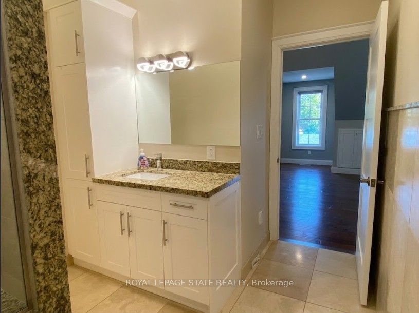 2784 South Grimsby Rd 20 Upper Property Photo 10