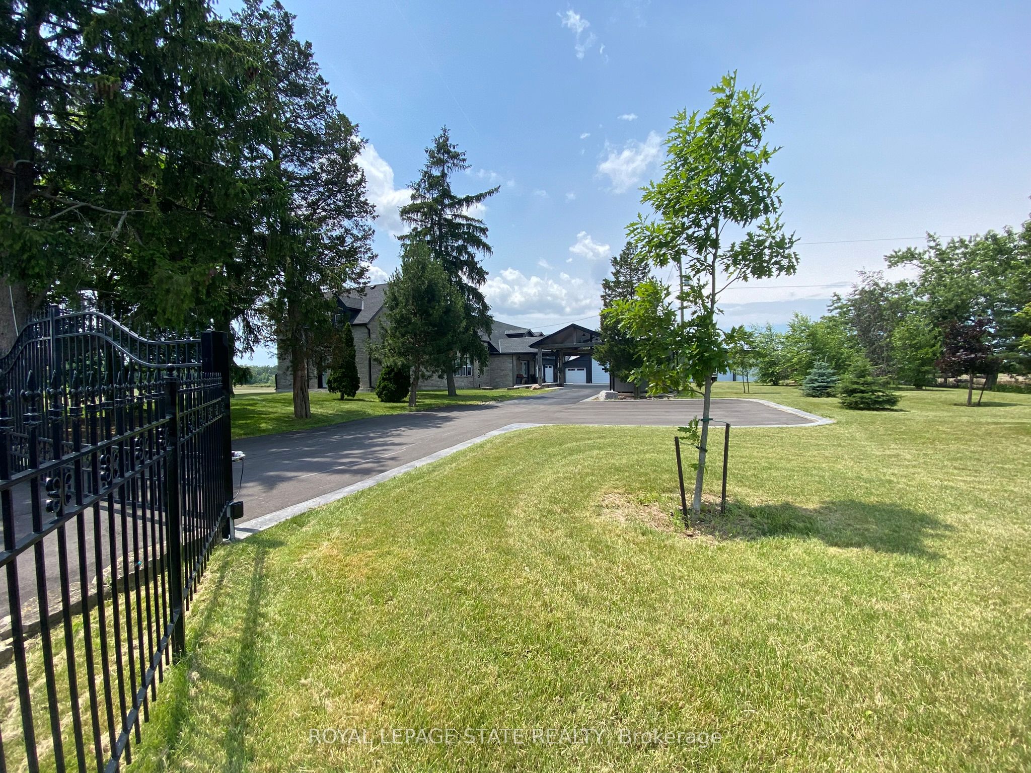2784 South Grimsby Rd 20 Upper Property Photo 12