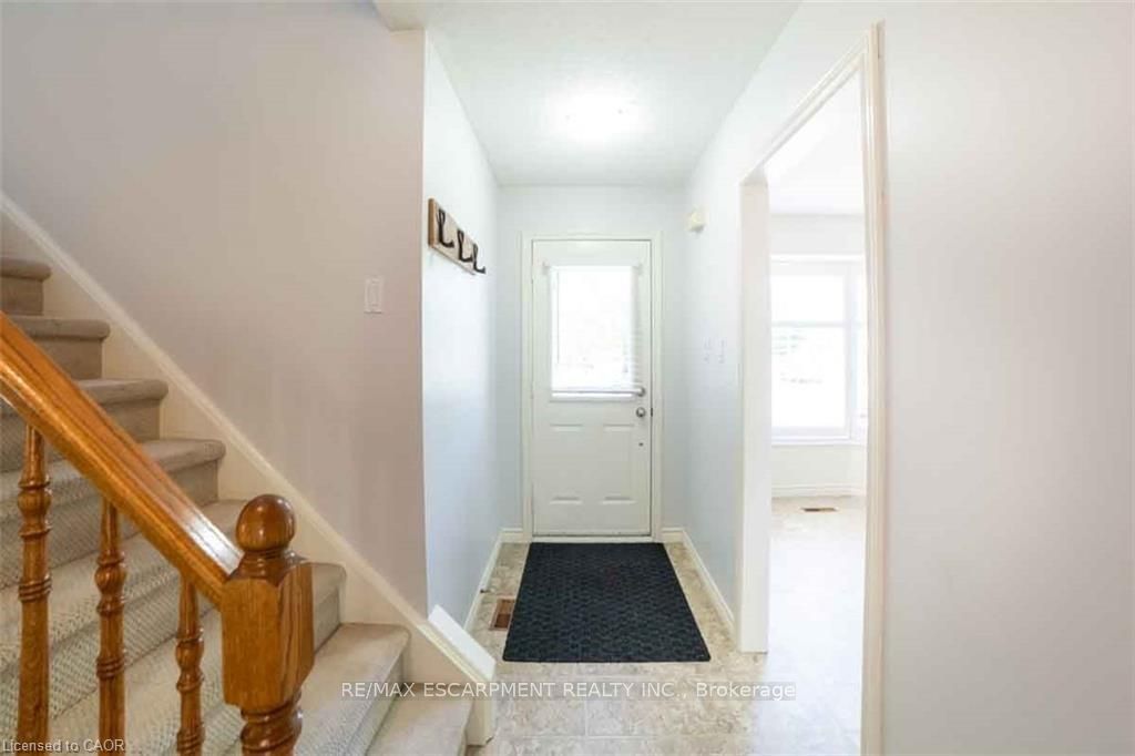 19 Beachgrove Crescent Property Photo 2