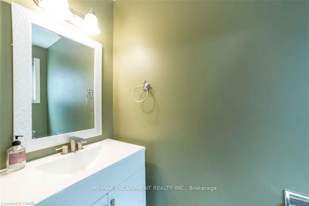 19 Beachgrove Crescent Property Photo 4